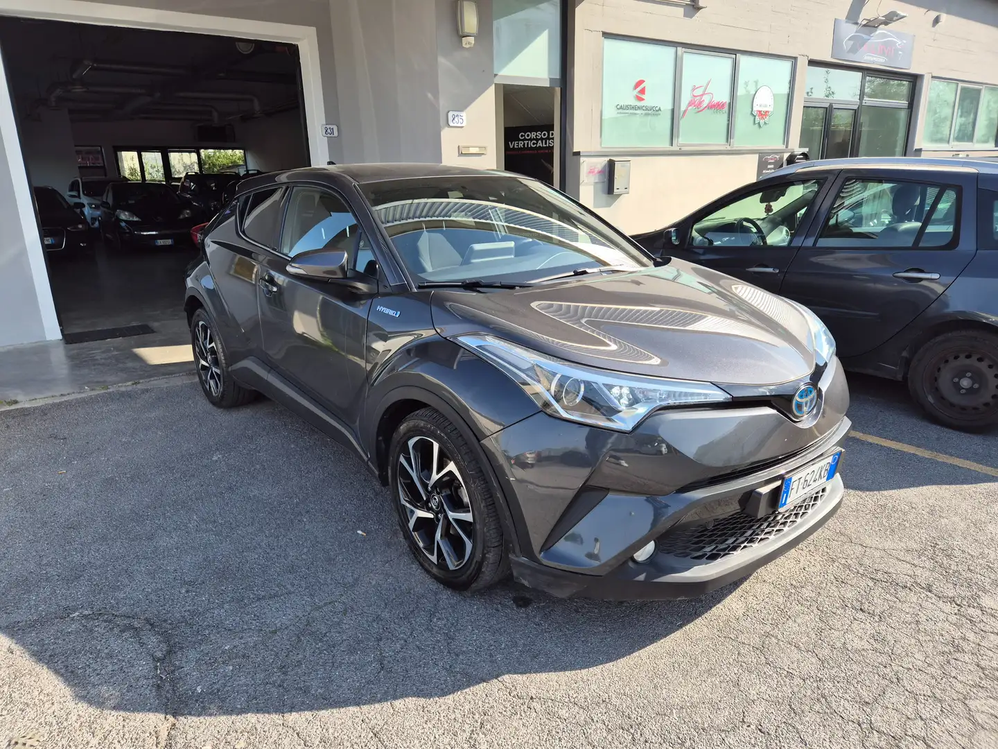 Toyota C-HR C-HR 1.8h Style 2wd e-cvt my19 Gris - 1