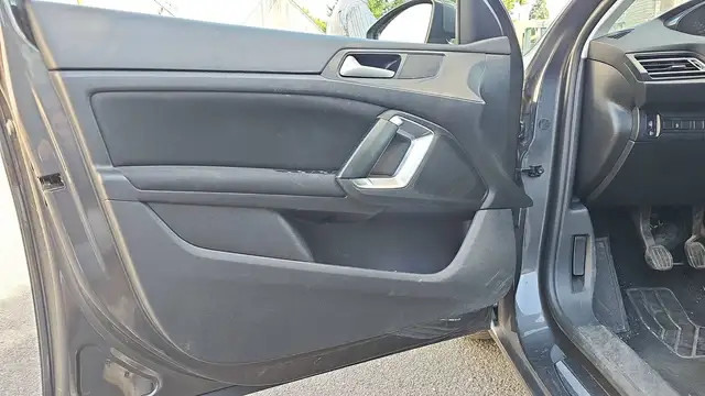 Peugeot 308 view 7