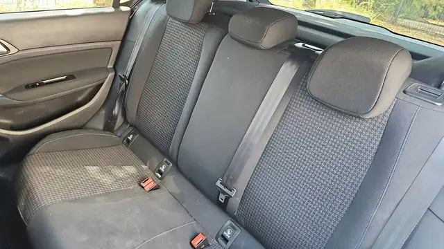 Peugeot 308 view 9