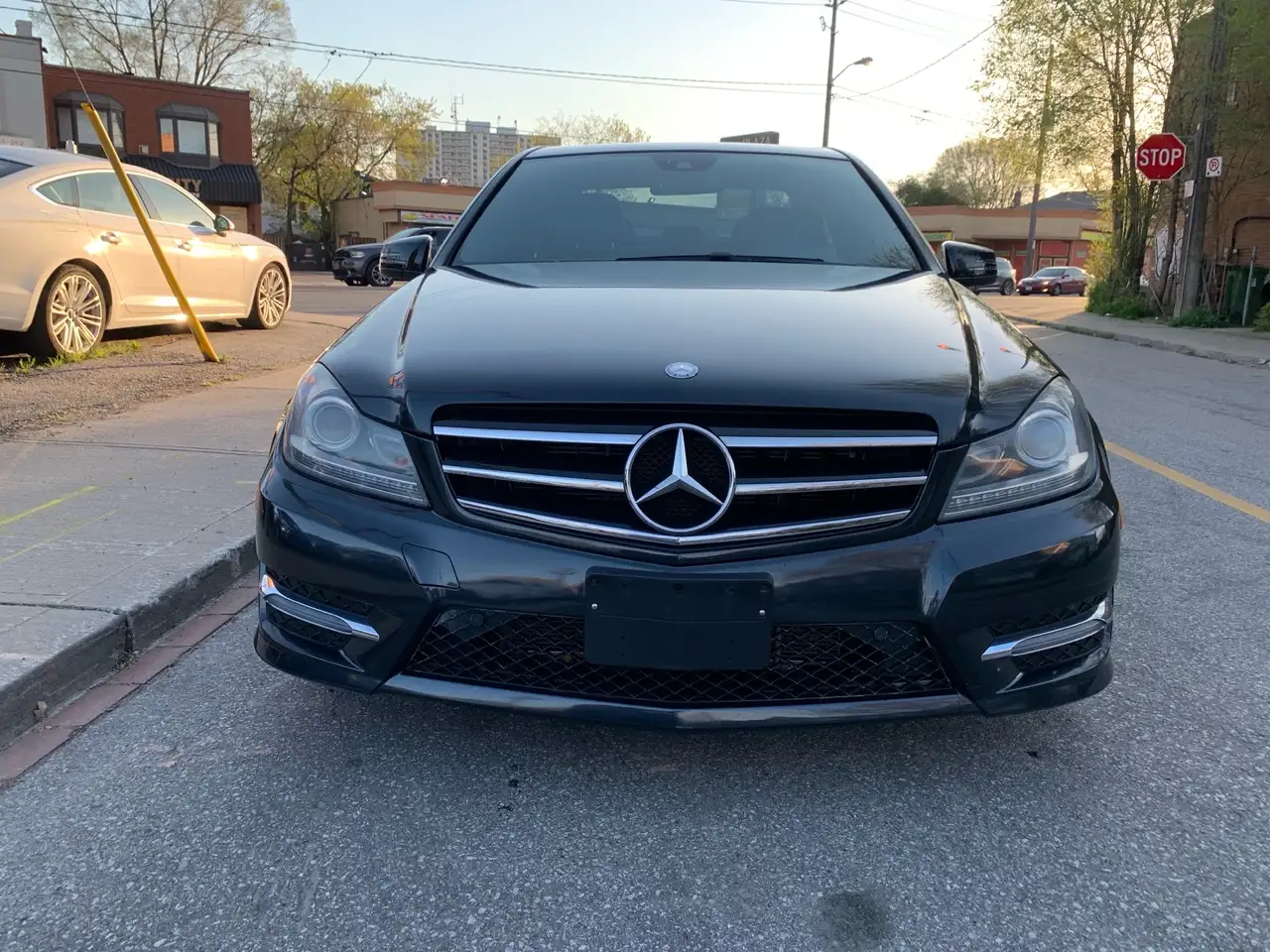 Mercedes-Benz C-Class снимка Mercedes-Benz C-Class