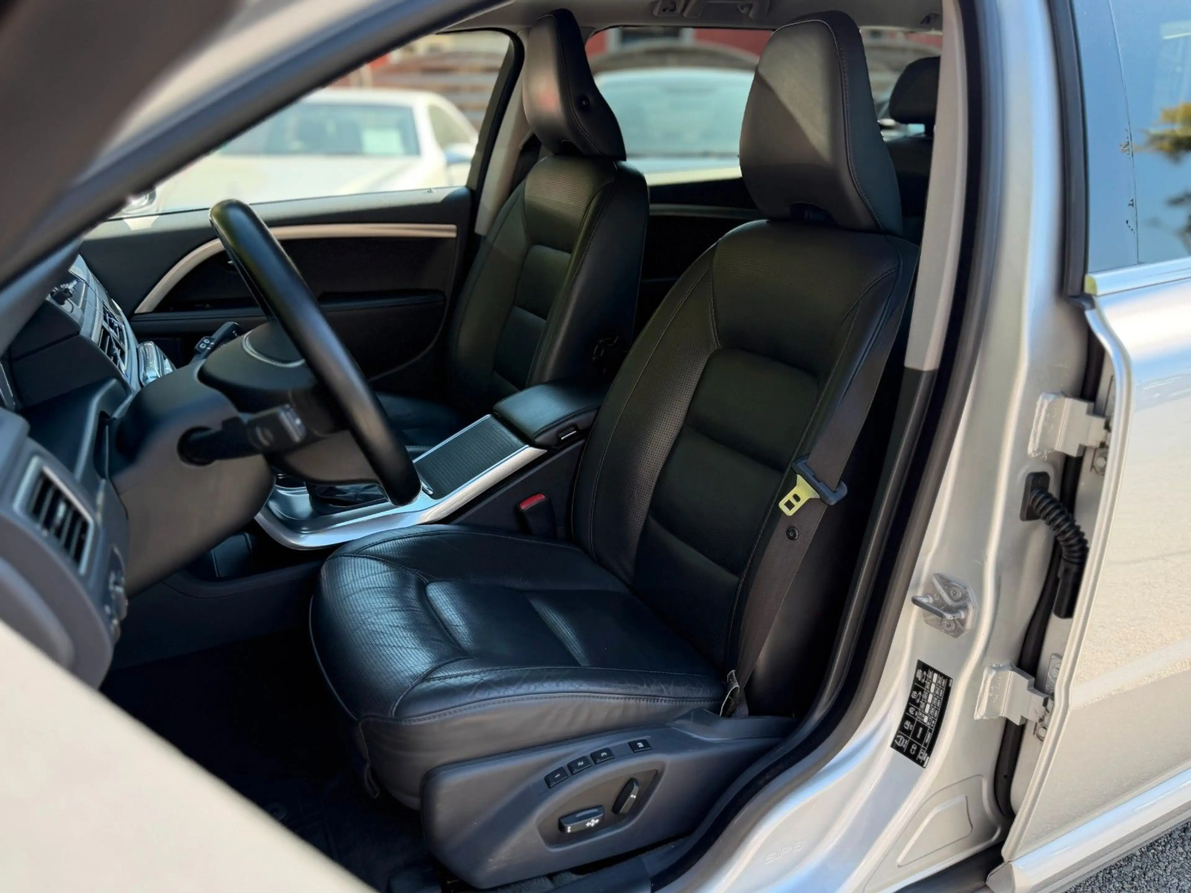 Volvo V70 D5 Summum POLESTAR*AHK*DUAL-XENON*SD — photo 10