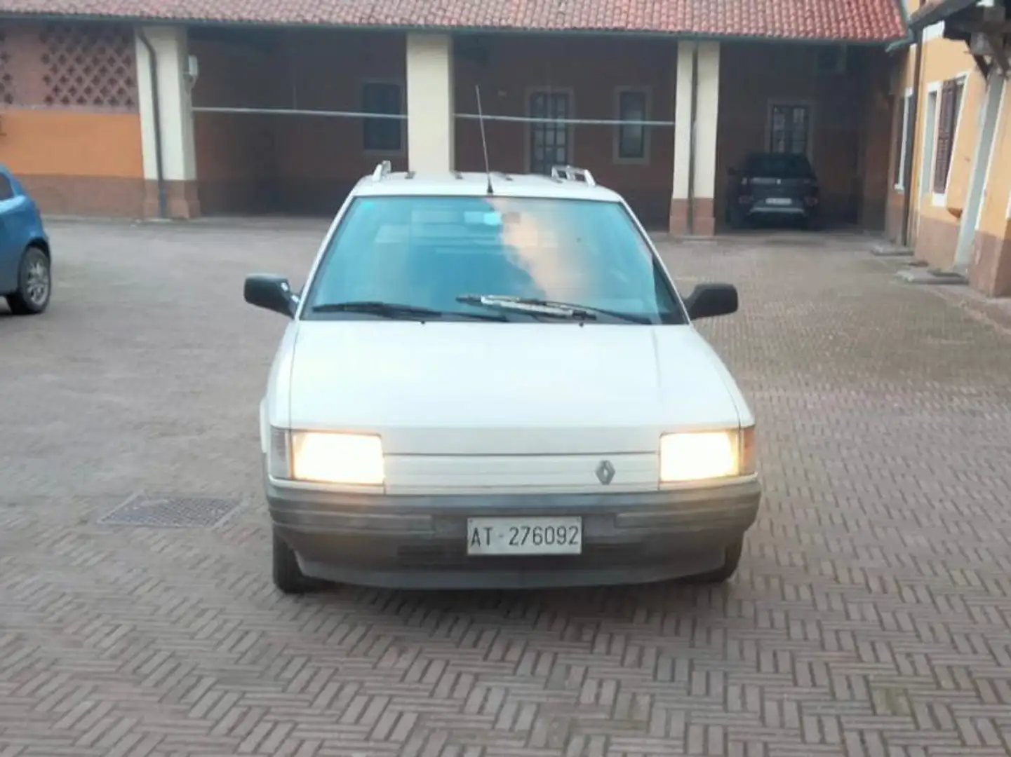 Renault R 21 Nevada bijela - 1