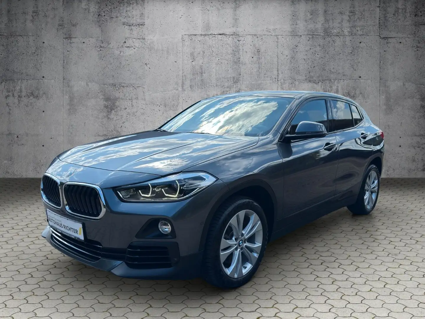BMW X2 sDrive 20i Advantage Plus LED, DAB+, 18" ALU Gris - 1