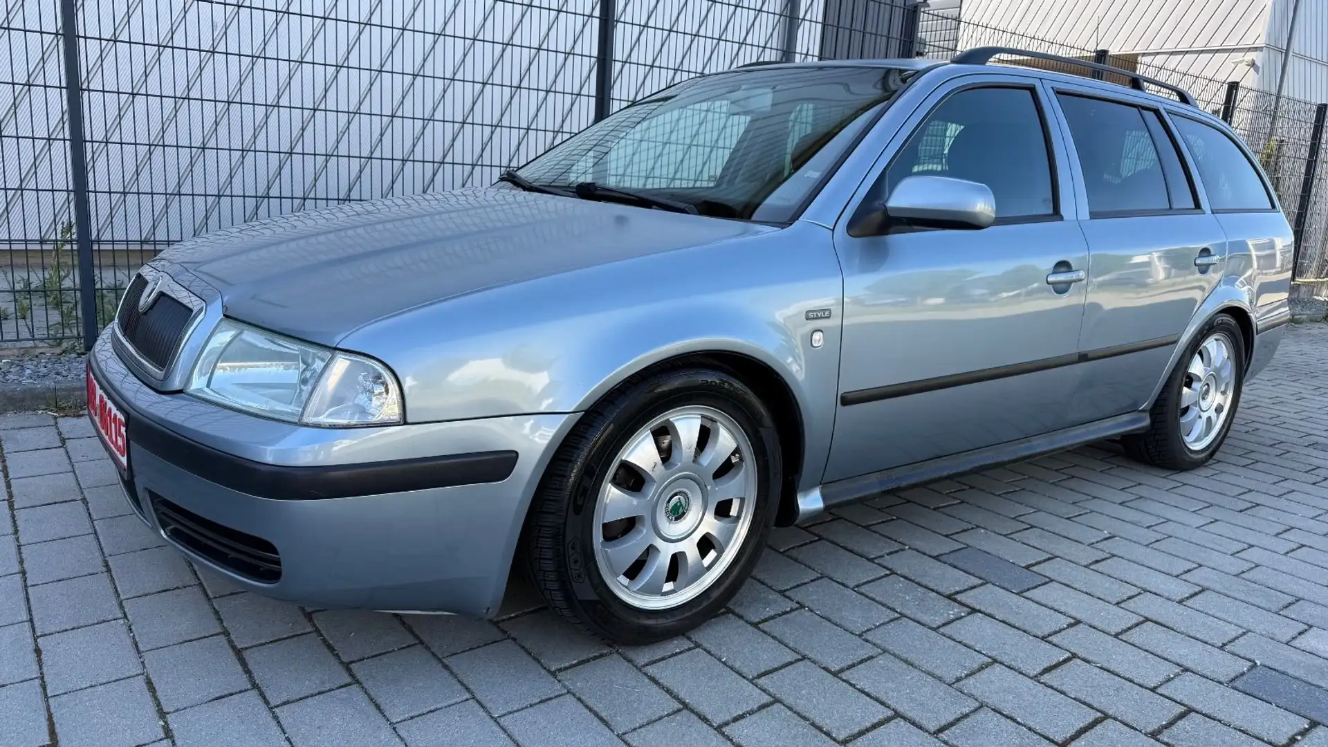 Skoda Octavia Combi 1.9 AUTOMATIK,BEHINDERTENGERECHT Grau - 1