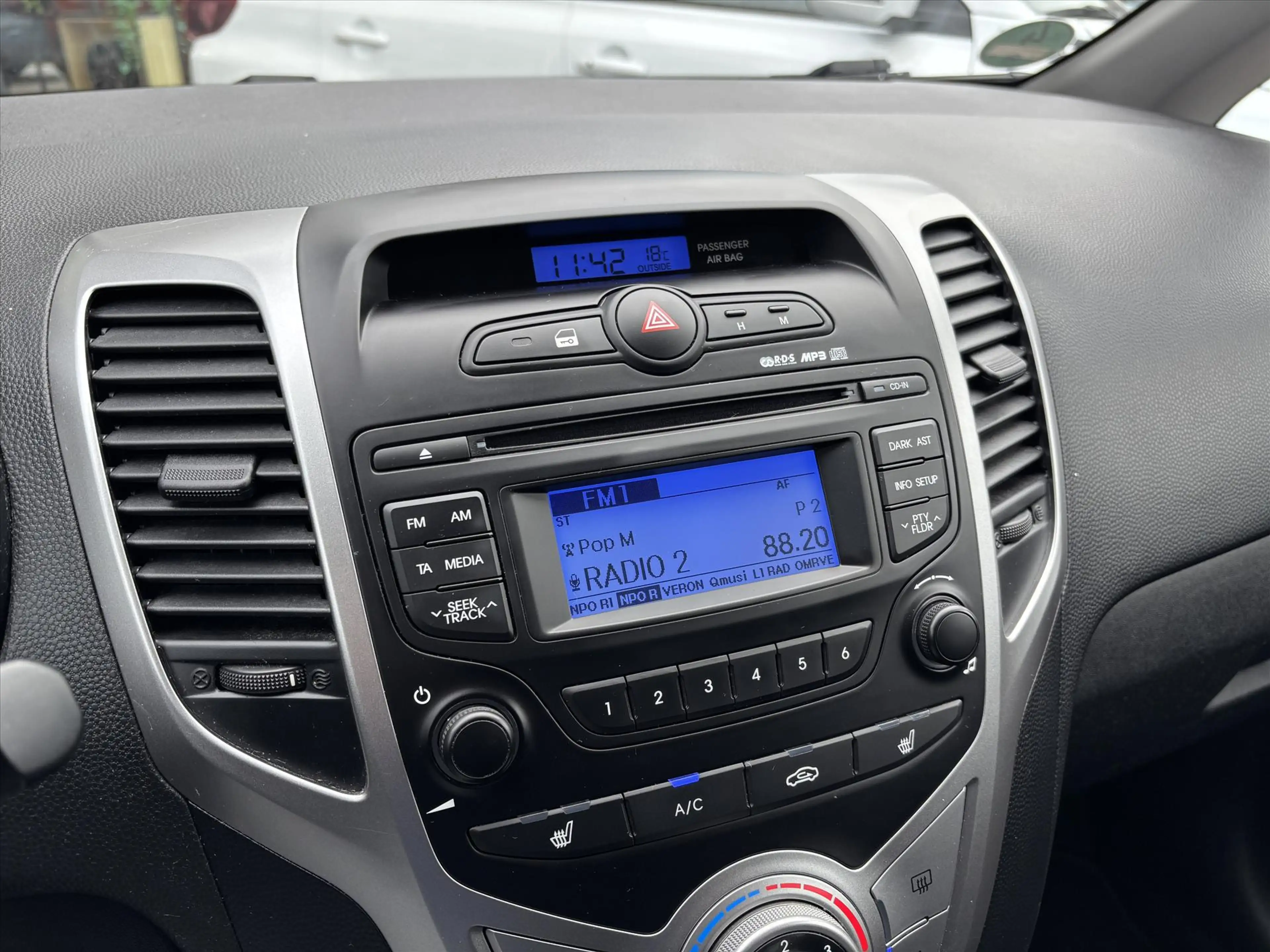 Hyundai iX20 1.4i blue 90pk i-Drive — photo 22