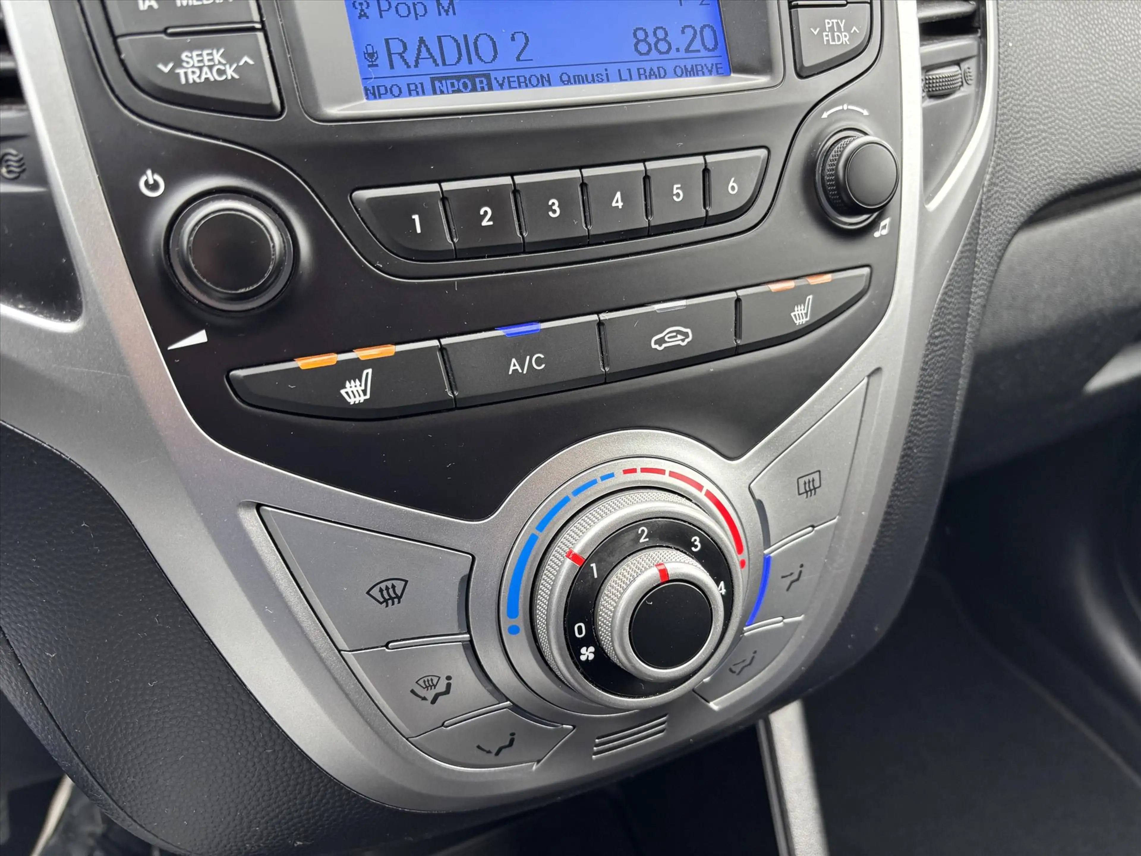 Hyundai iX20 1.4i blue 90pk i-Drive — photo 23