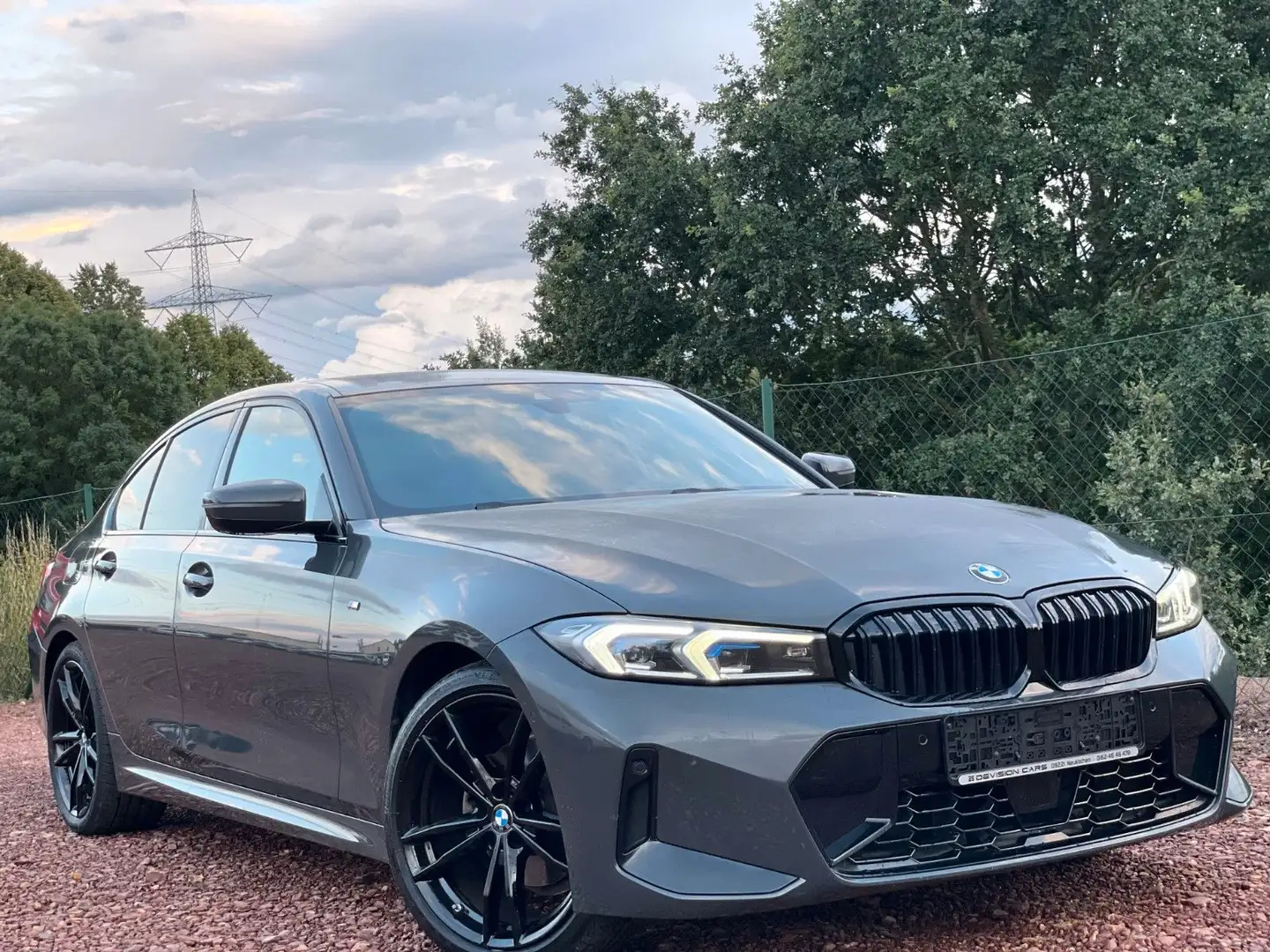 BMW 320 Lim. 320d xDrive*M Sport*STHZ*Head Up*LED*Voll* Grau - 1