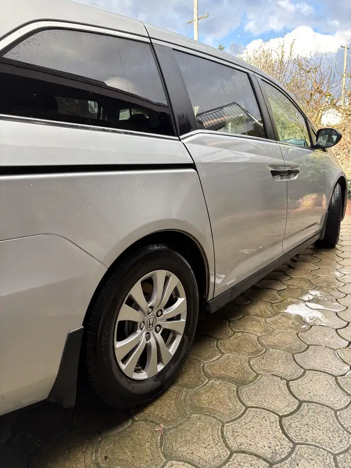 Honda Odyssey снимка Honda Odyssey