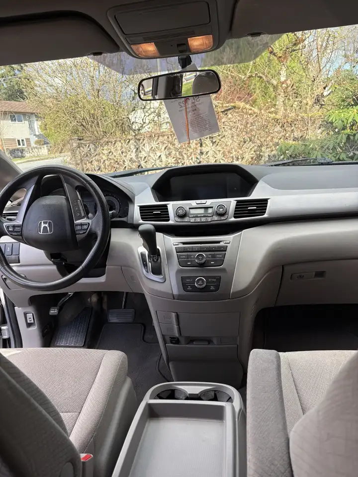 Honda Odyssey снимка Honda Odyssey