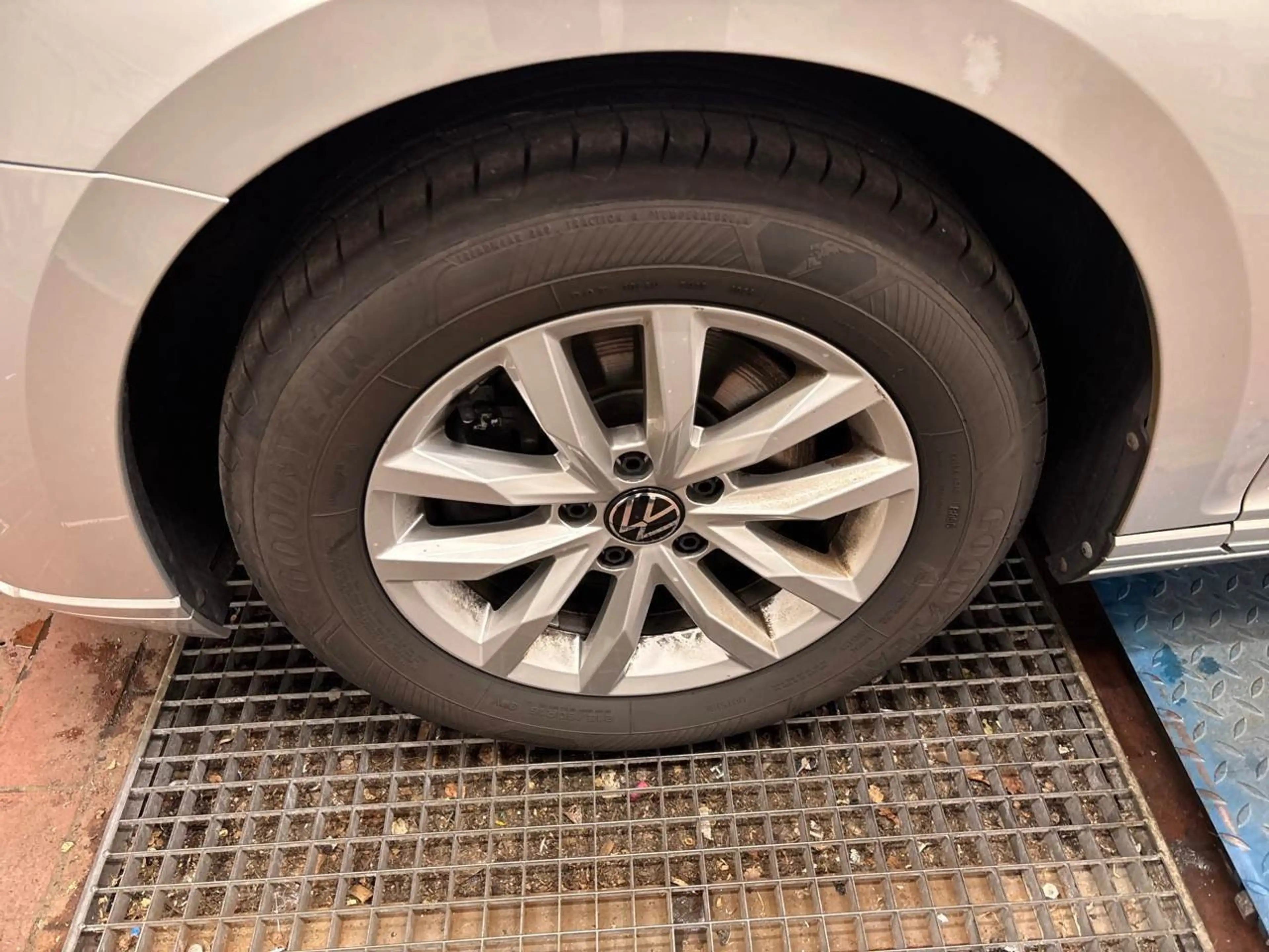 Volkswagen Passat Variant 2.0 TDI BMT Business ACC LED Lane — photo 13