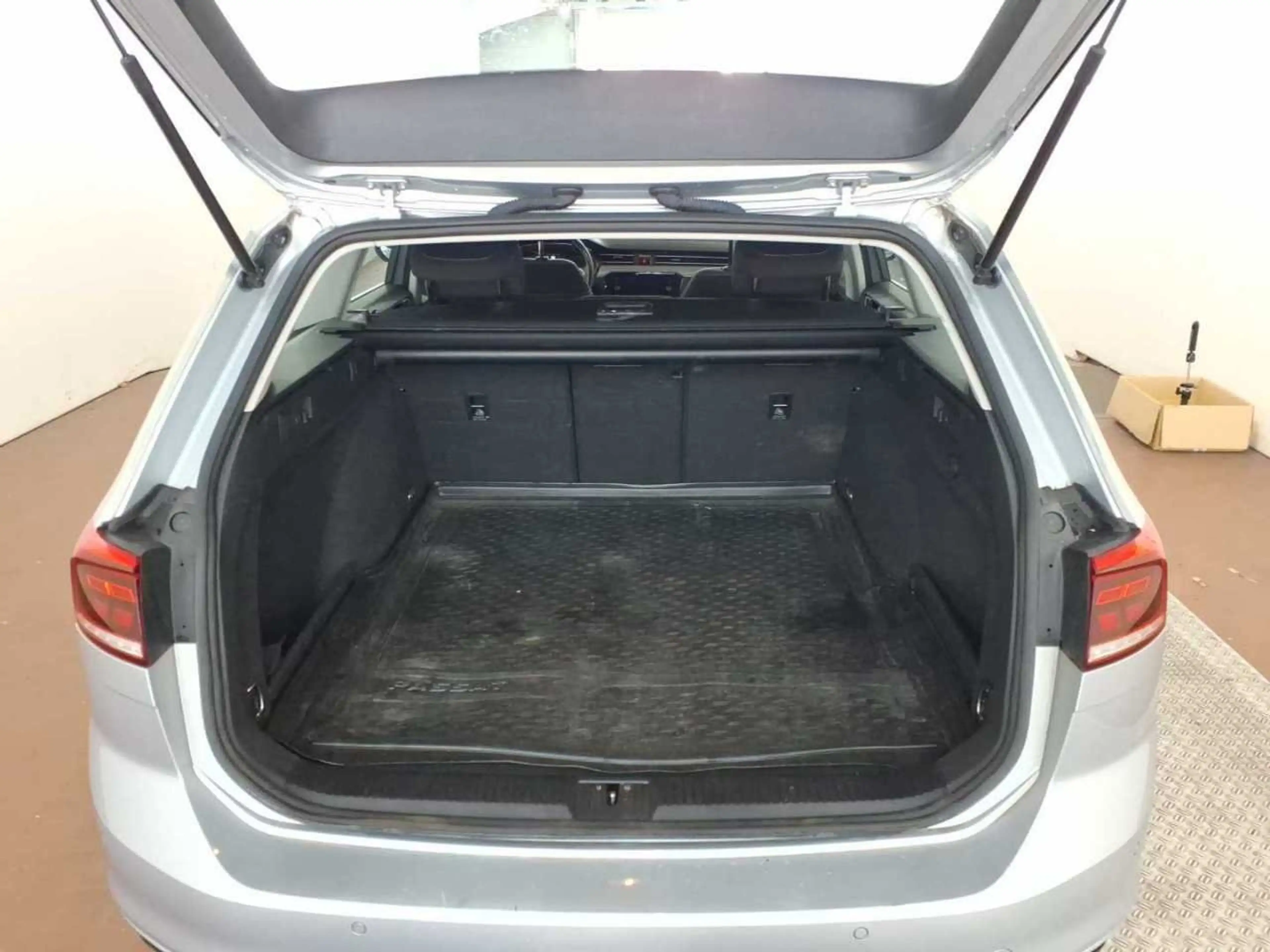 Volkswagen Passat Variant 2.0 TDI BMT Business ACC LED Lane — photo 14