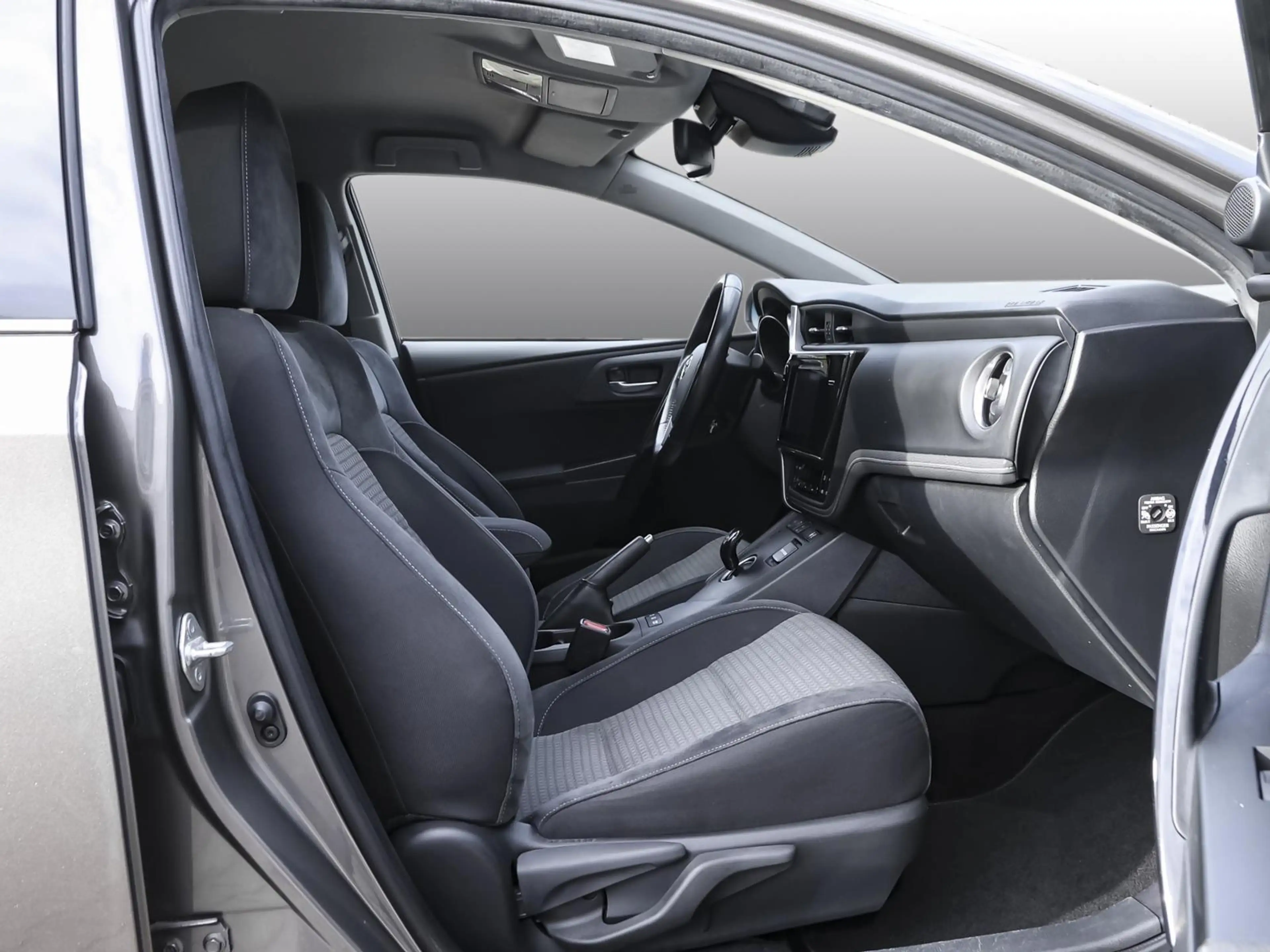 Toyota Auris Auris 1.8 Hyb. Edition S+ SHZ PDC KLIMA LM-Felgen BT ZV SERVO AUX — photo 3
