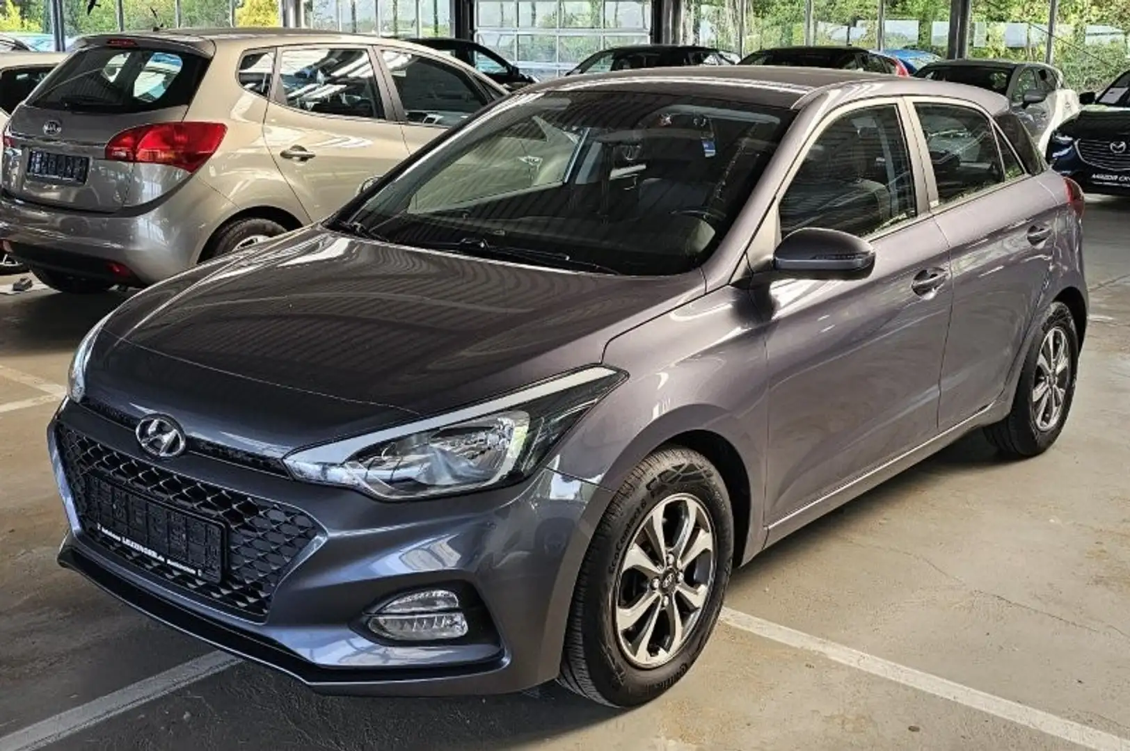 Hyundai i20 1,0 Trend  Trend Grau - 1