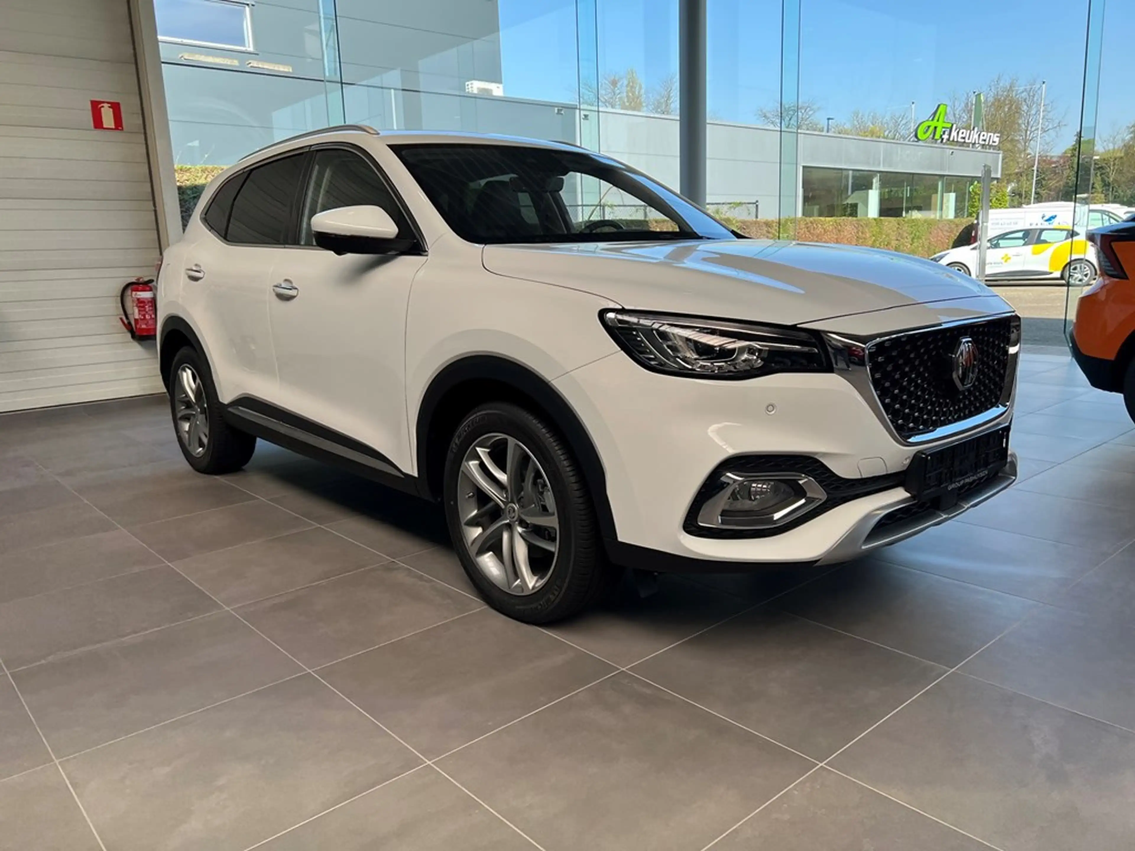 MG EHS luxury — photo 3
