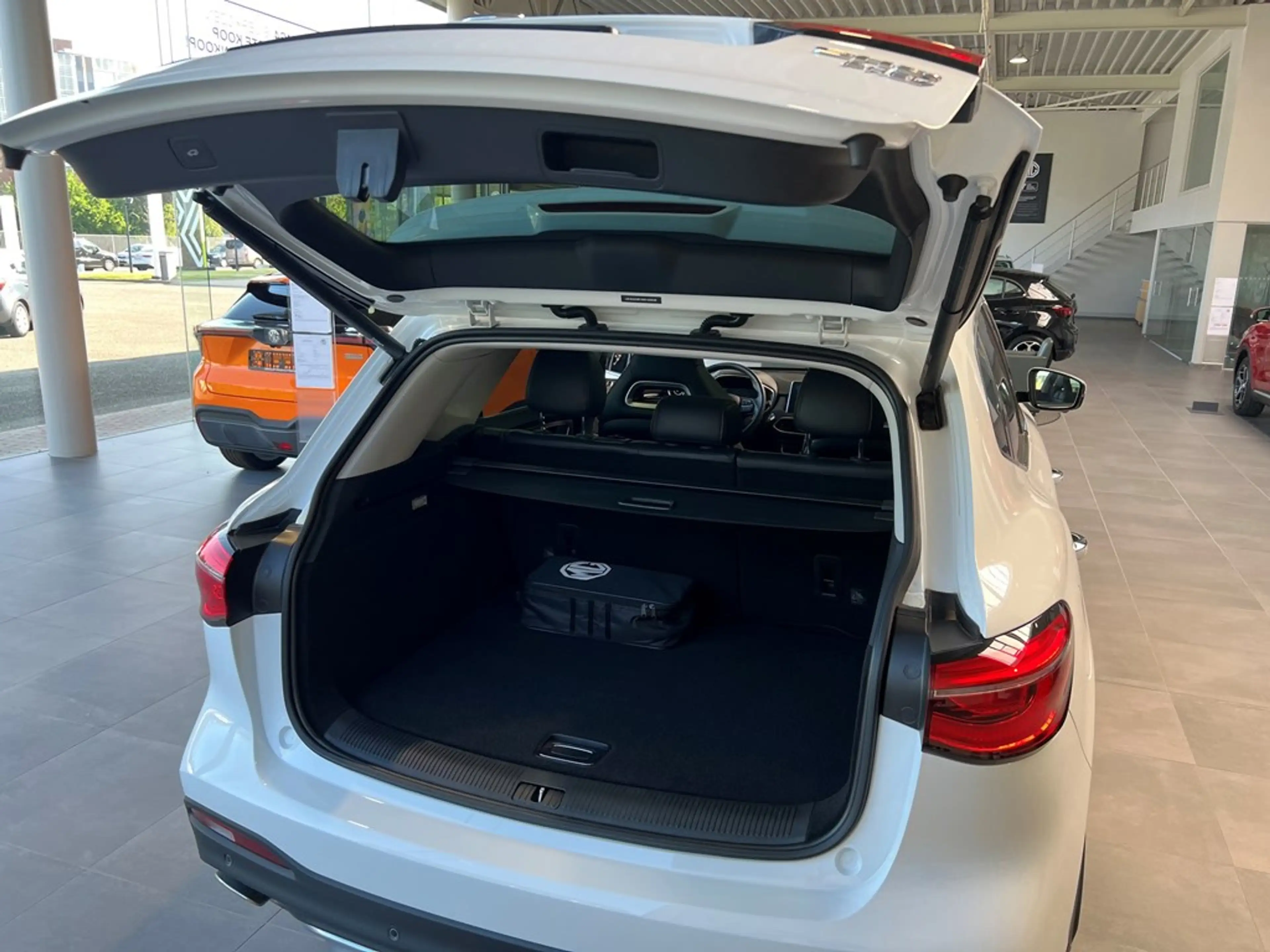 MG EHS luxury — photo 7
