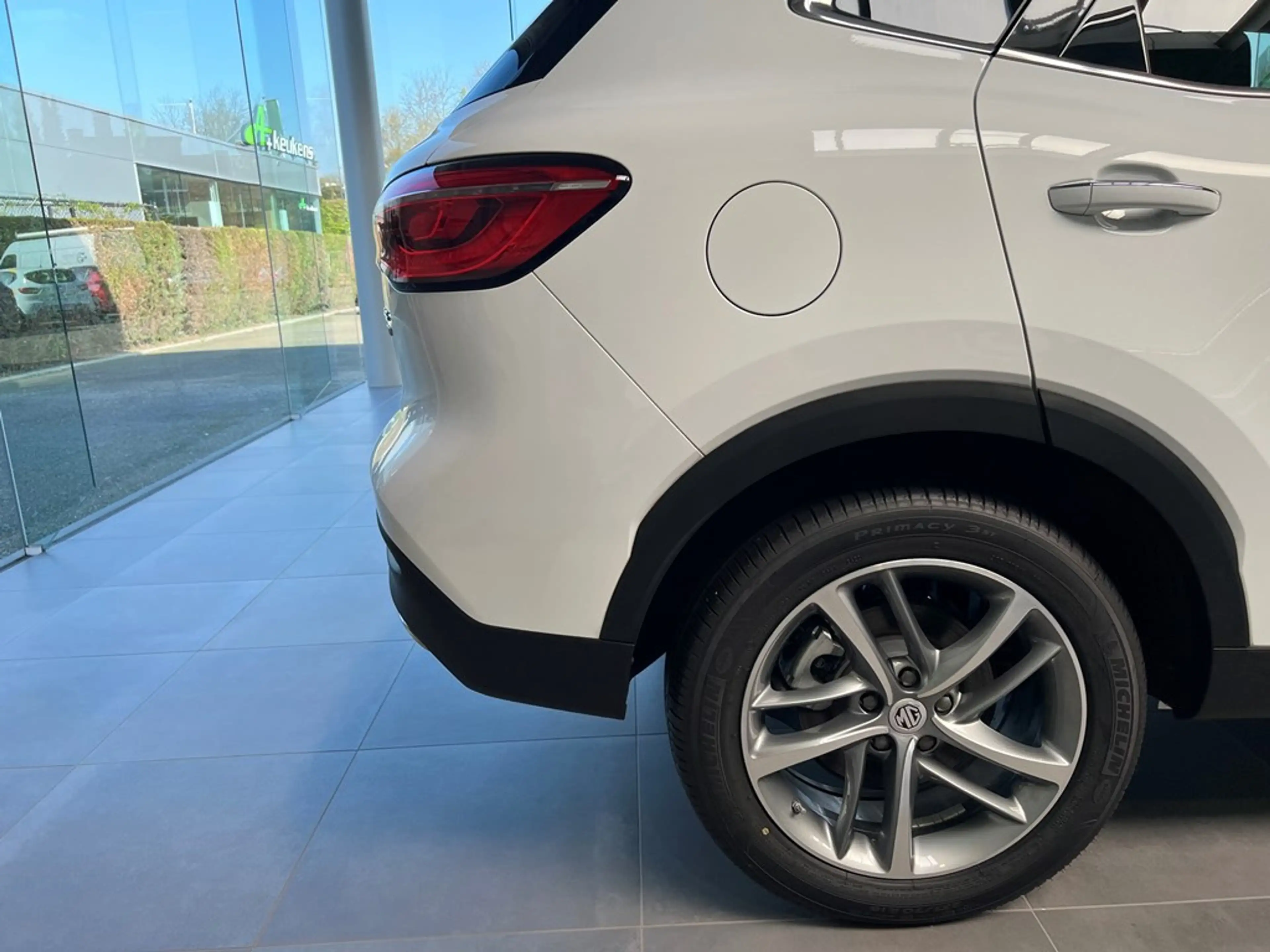 MG EHS luxury — photo 8