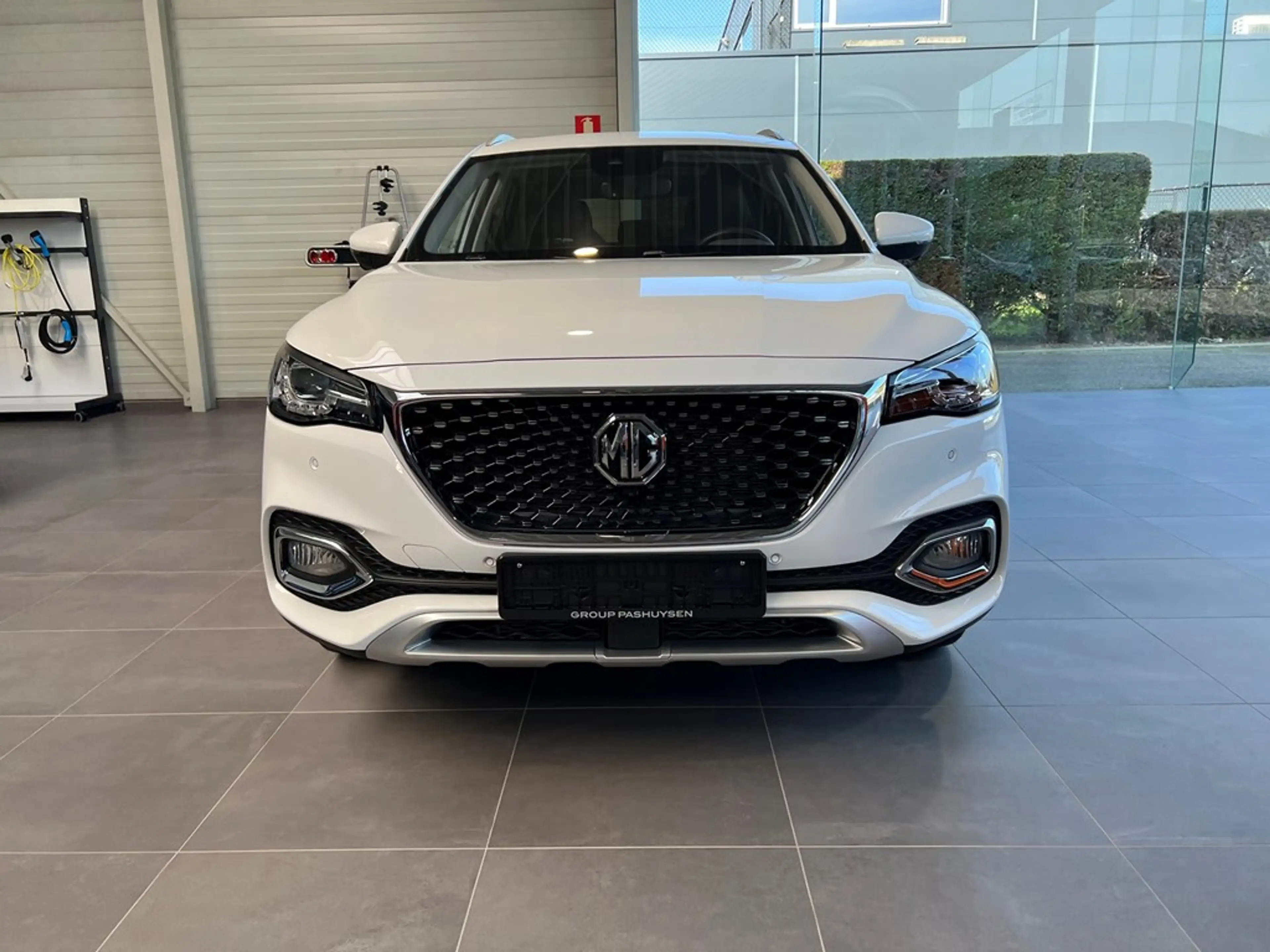 MG EHS luxury — photo 6