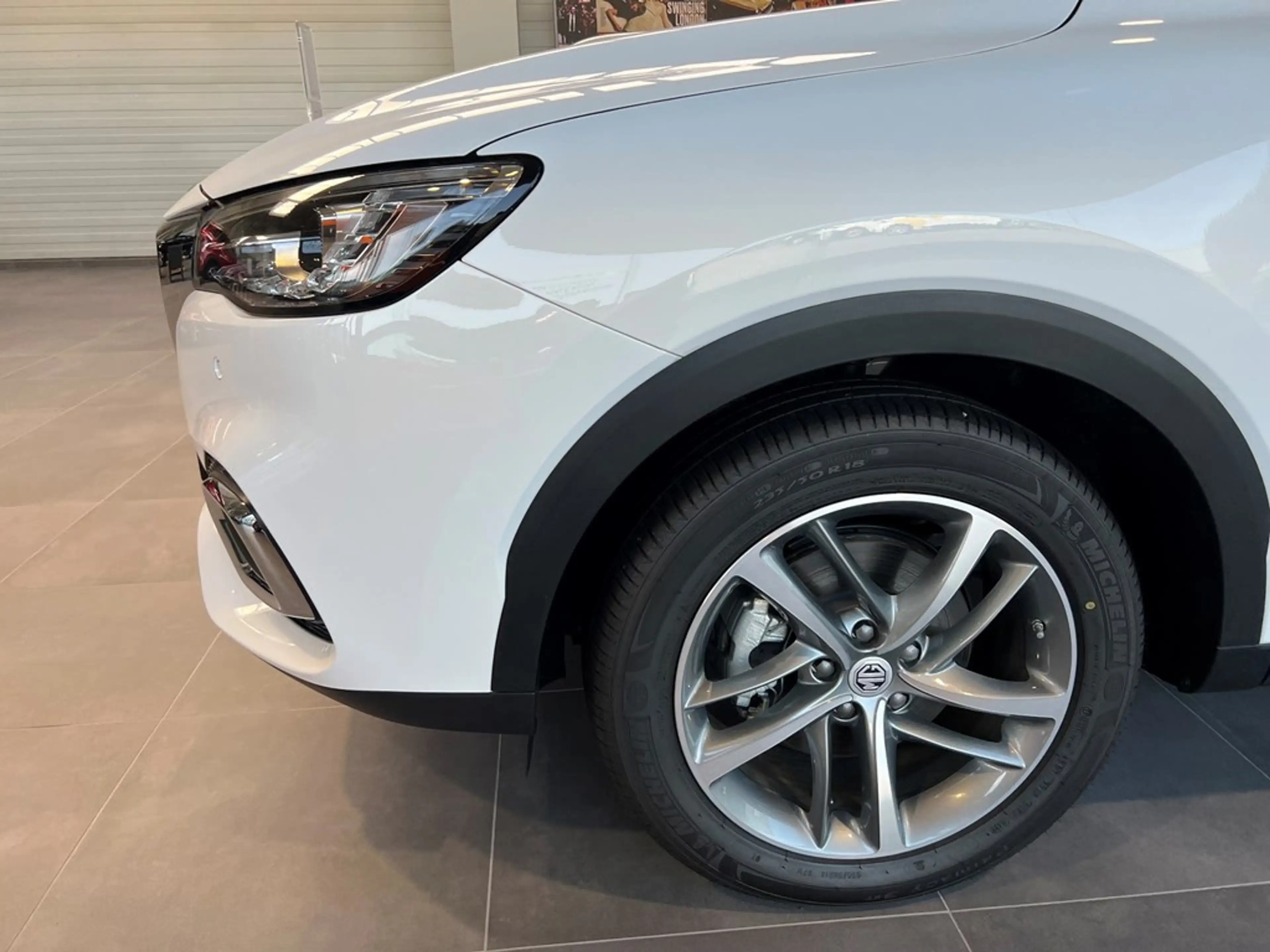 MG EHS luxury — photo 9