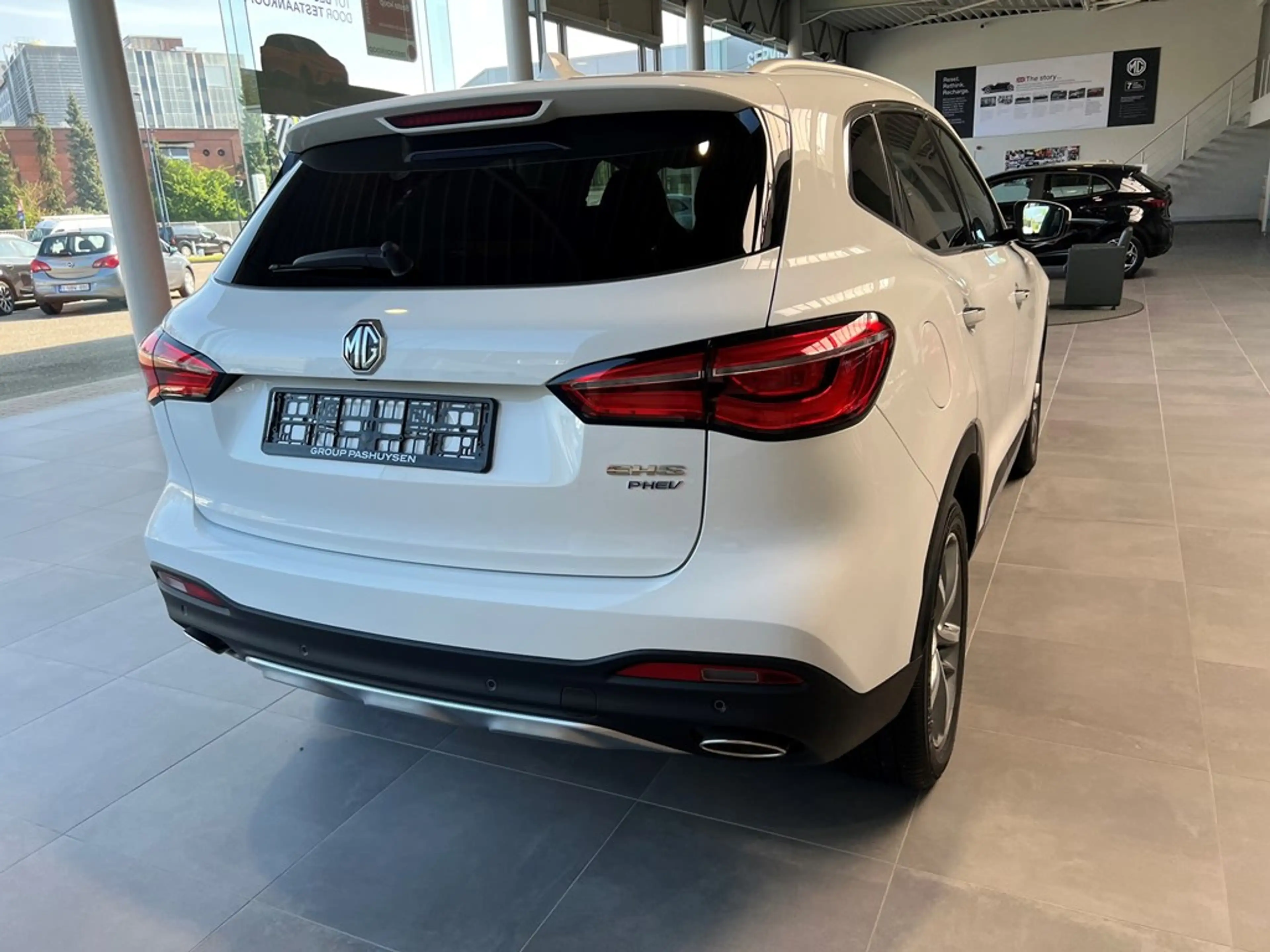 MG EHS luxury — photo 4