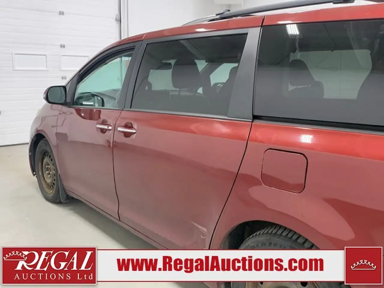 Toyota Sienna снимка Toyota Sienna