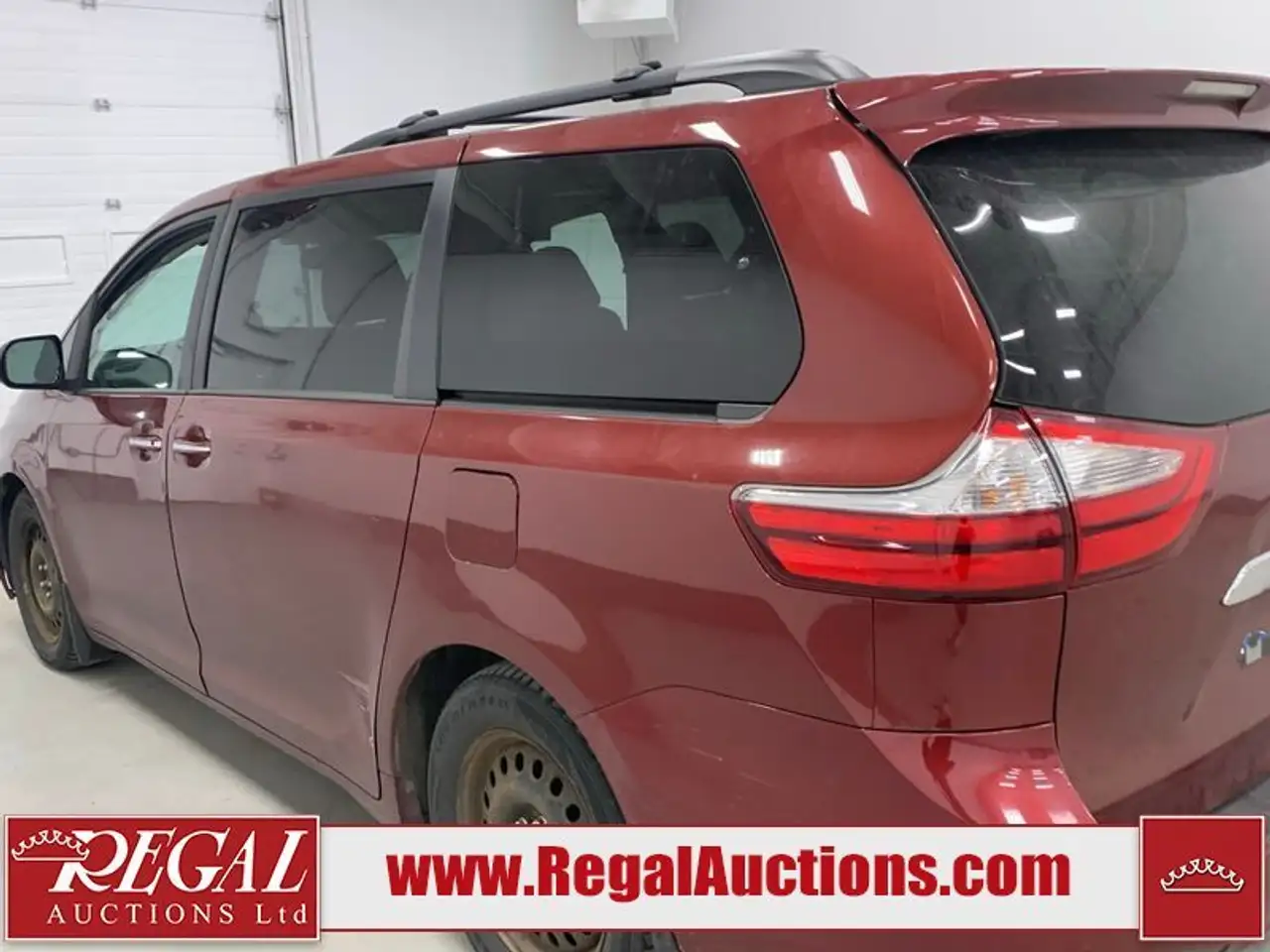 Toyota Sienna снимка Toyota Sienna