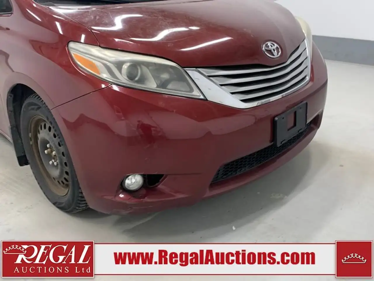 Toyota Sienna снимка Toyota Sienna