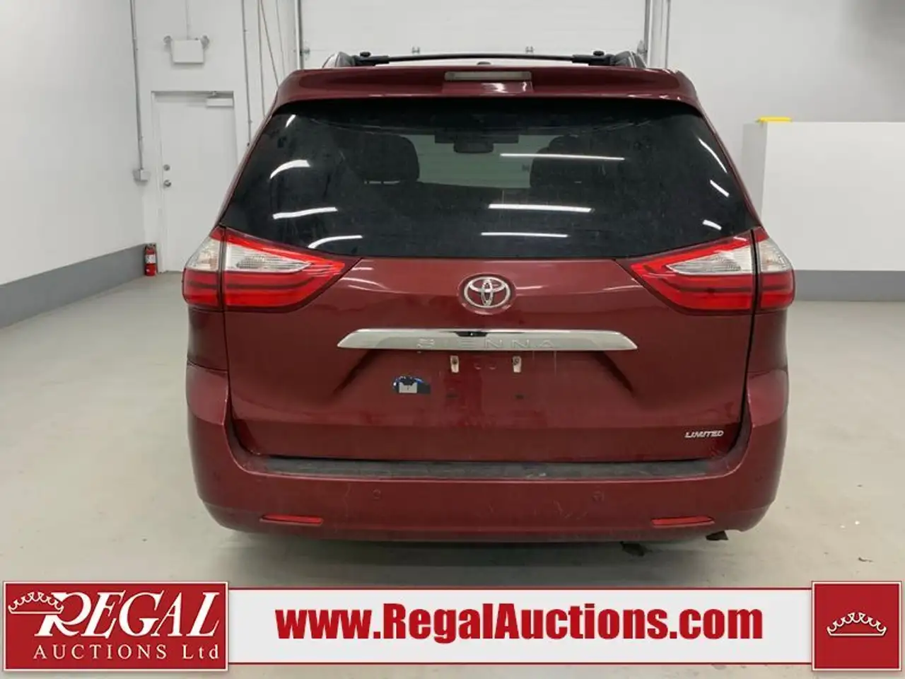 Toyota Sienna снимка Toyota Sienna