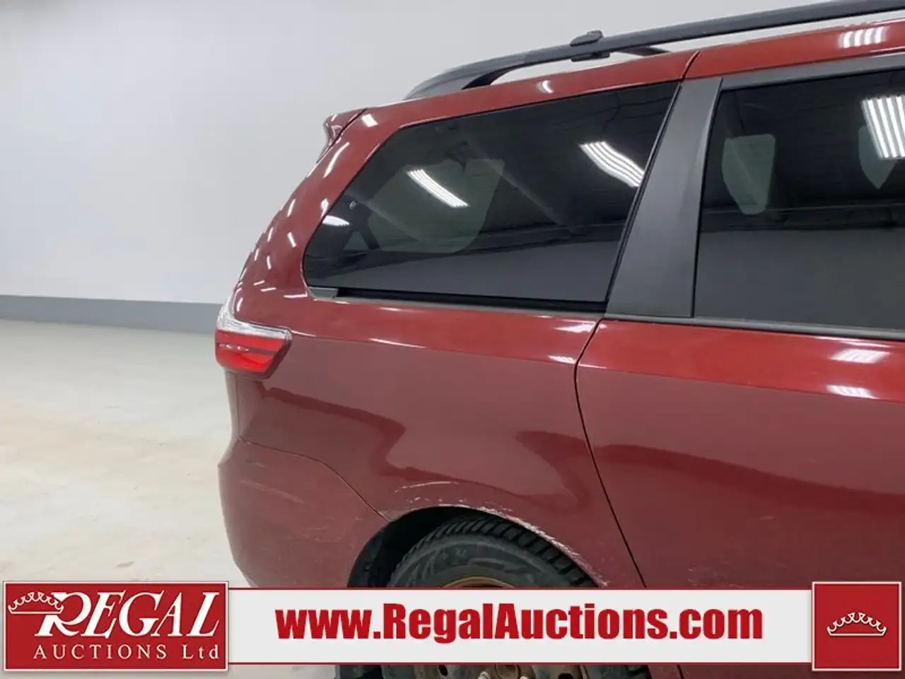 Toyota Sienna снимка Toyota Sienna