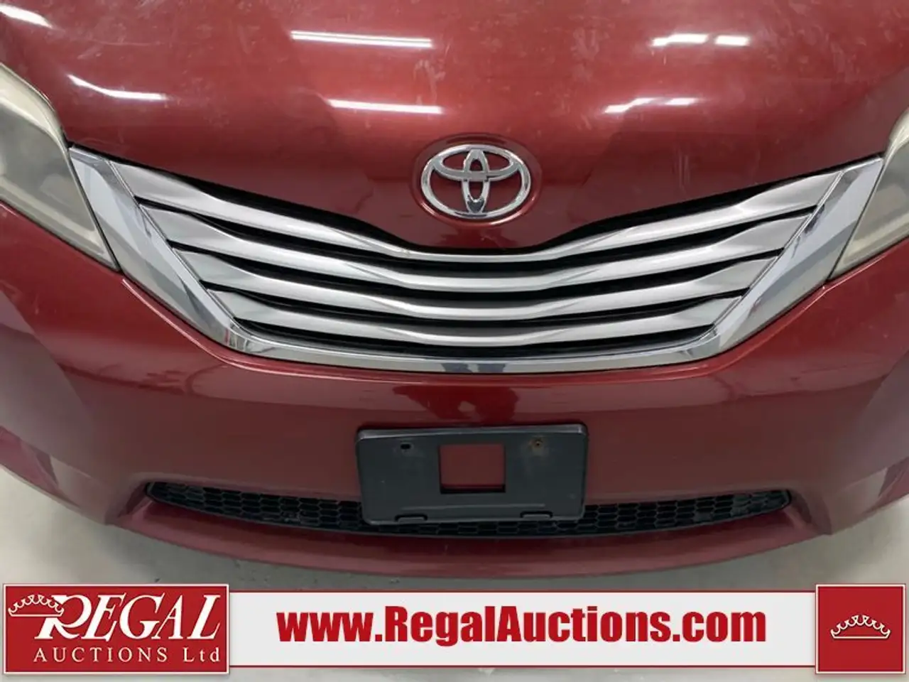 Toyota Sienna снимка Toyota Sienna