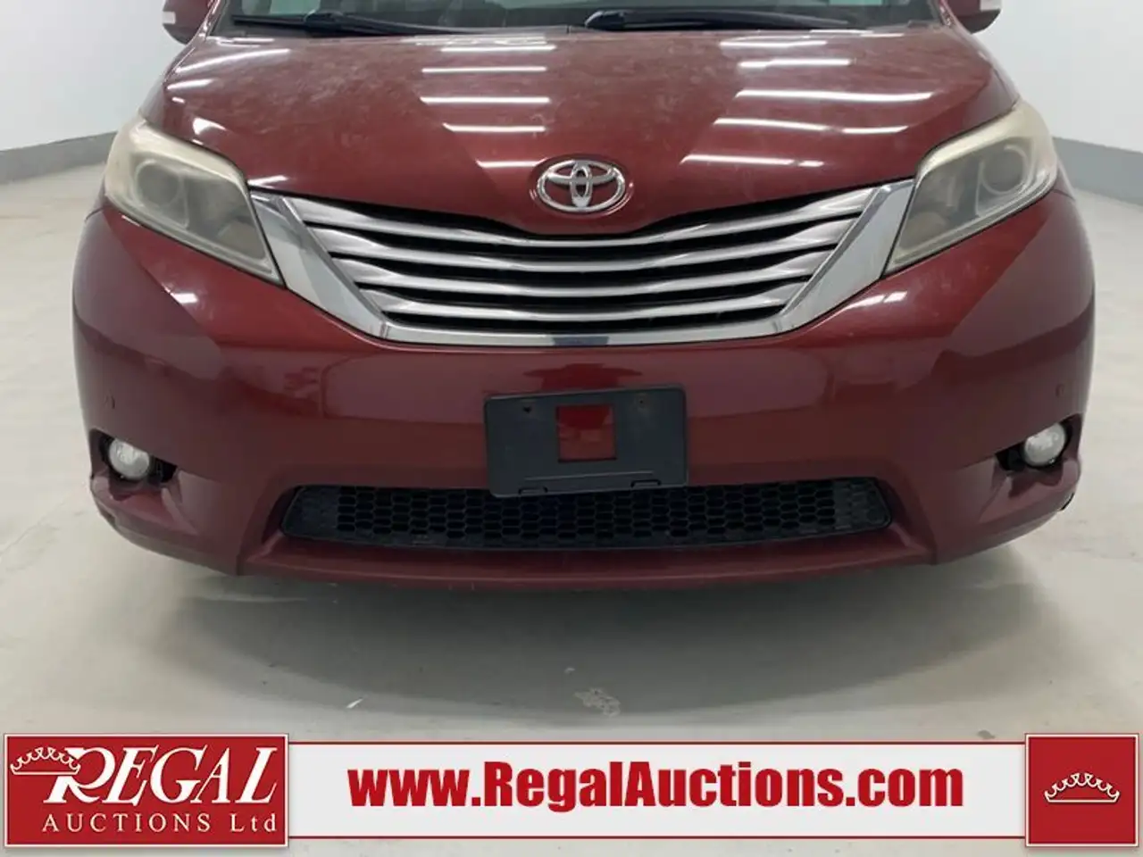 Toyota Sienna снимка Toyota Sienna
