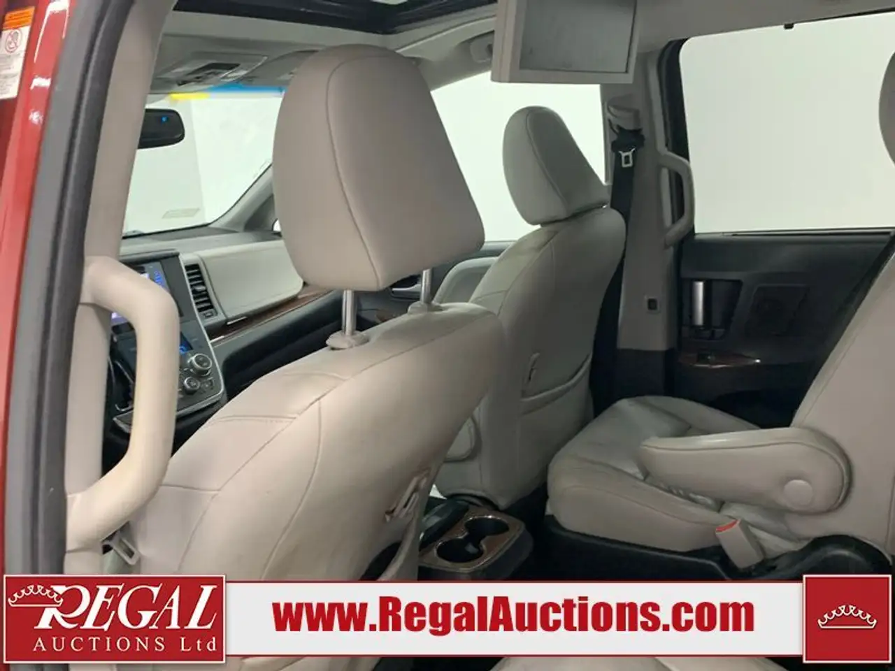 Toyota Sienna снимка Toyota Sienna