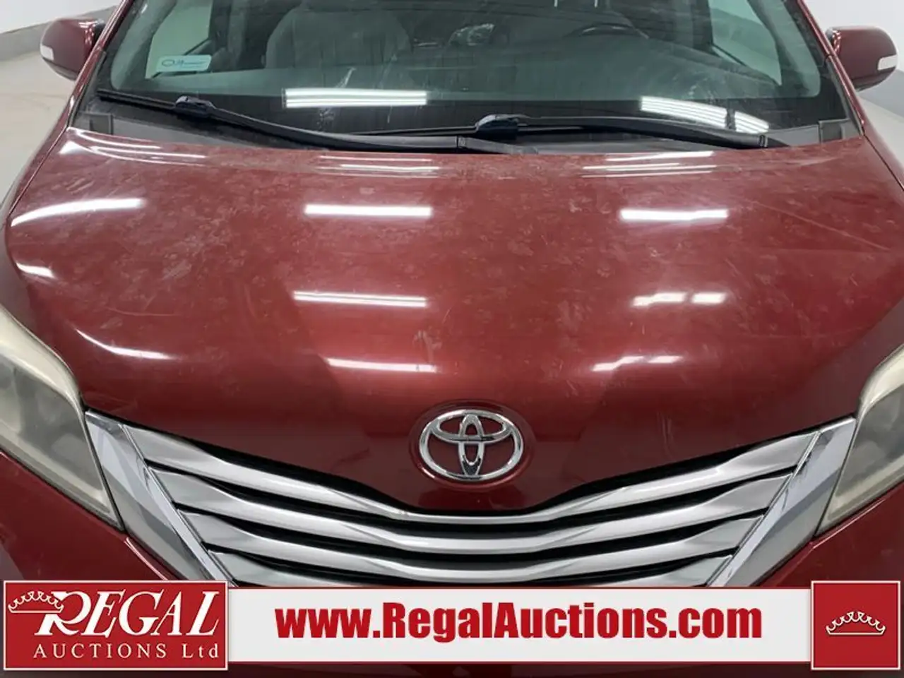 Toyota Sienna снимка Toyota Sienna