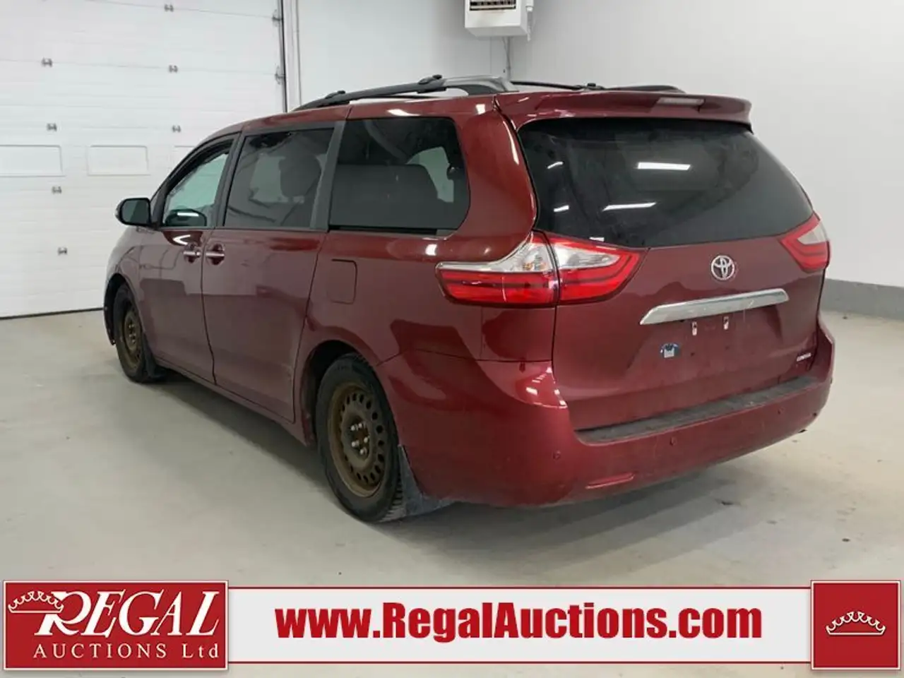 Toyota Sienna снимка Toyota Sienna