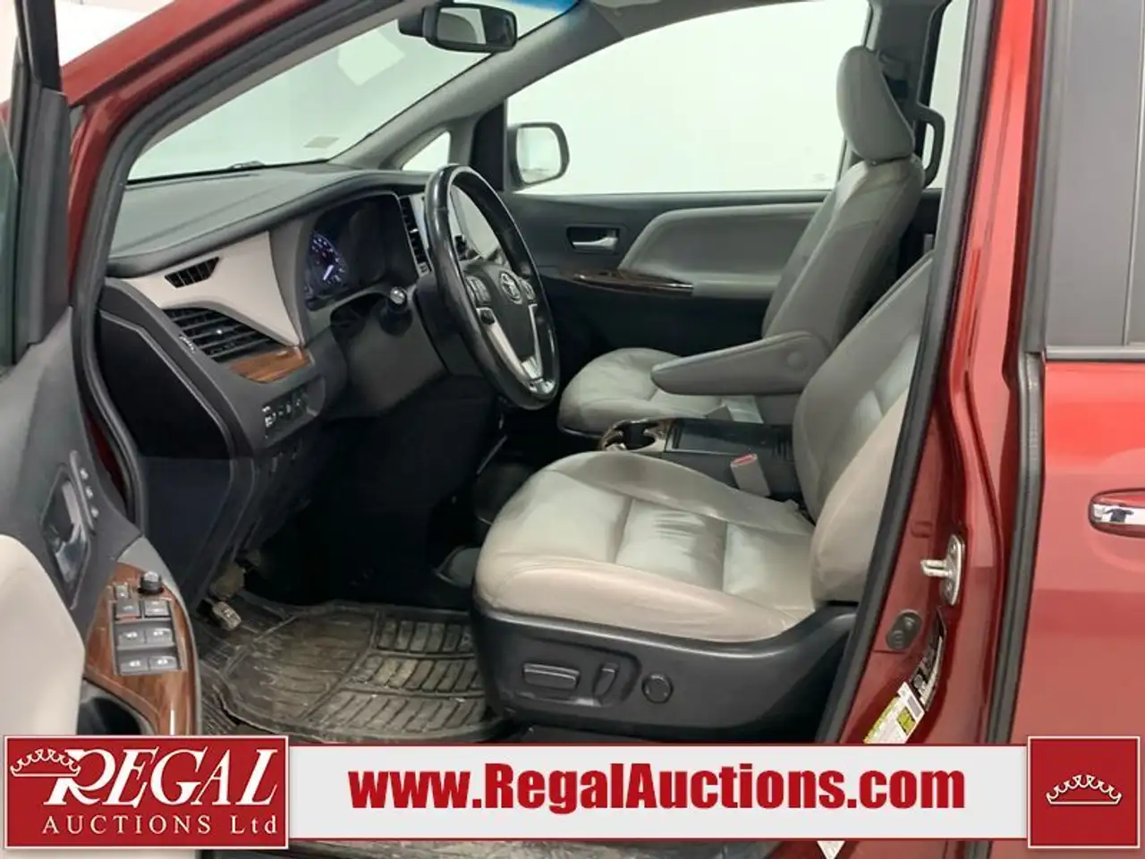 Toyota Sienna снимка Toyota Sienna
