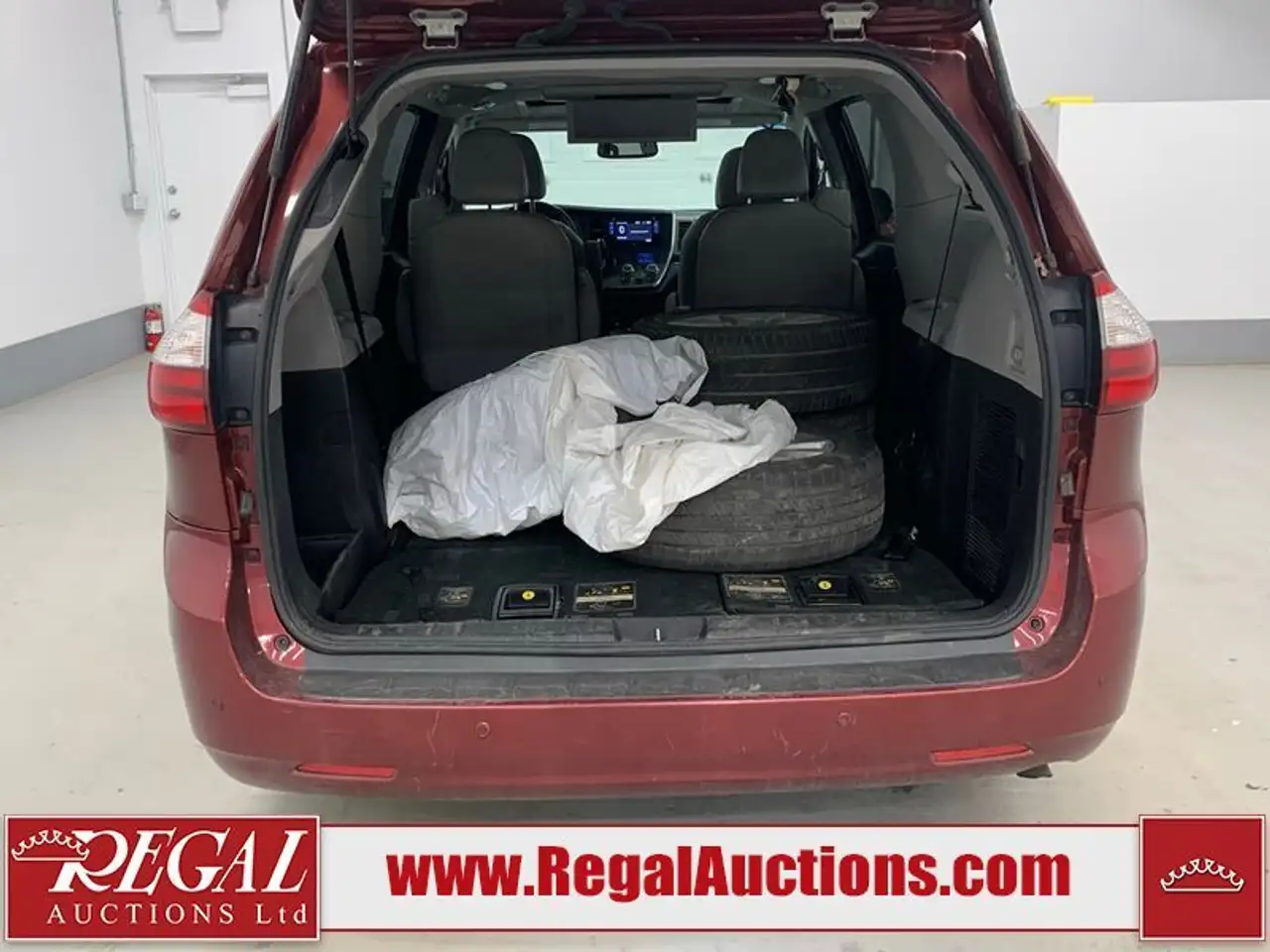 Toyota Sienna снимка Toyota Sienna