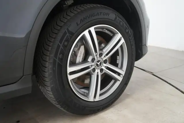 Mercedes-Benz GLC view 13