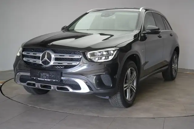 Mercedes-Benz GLC view 3