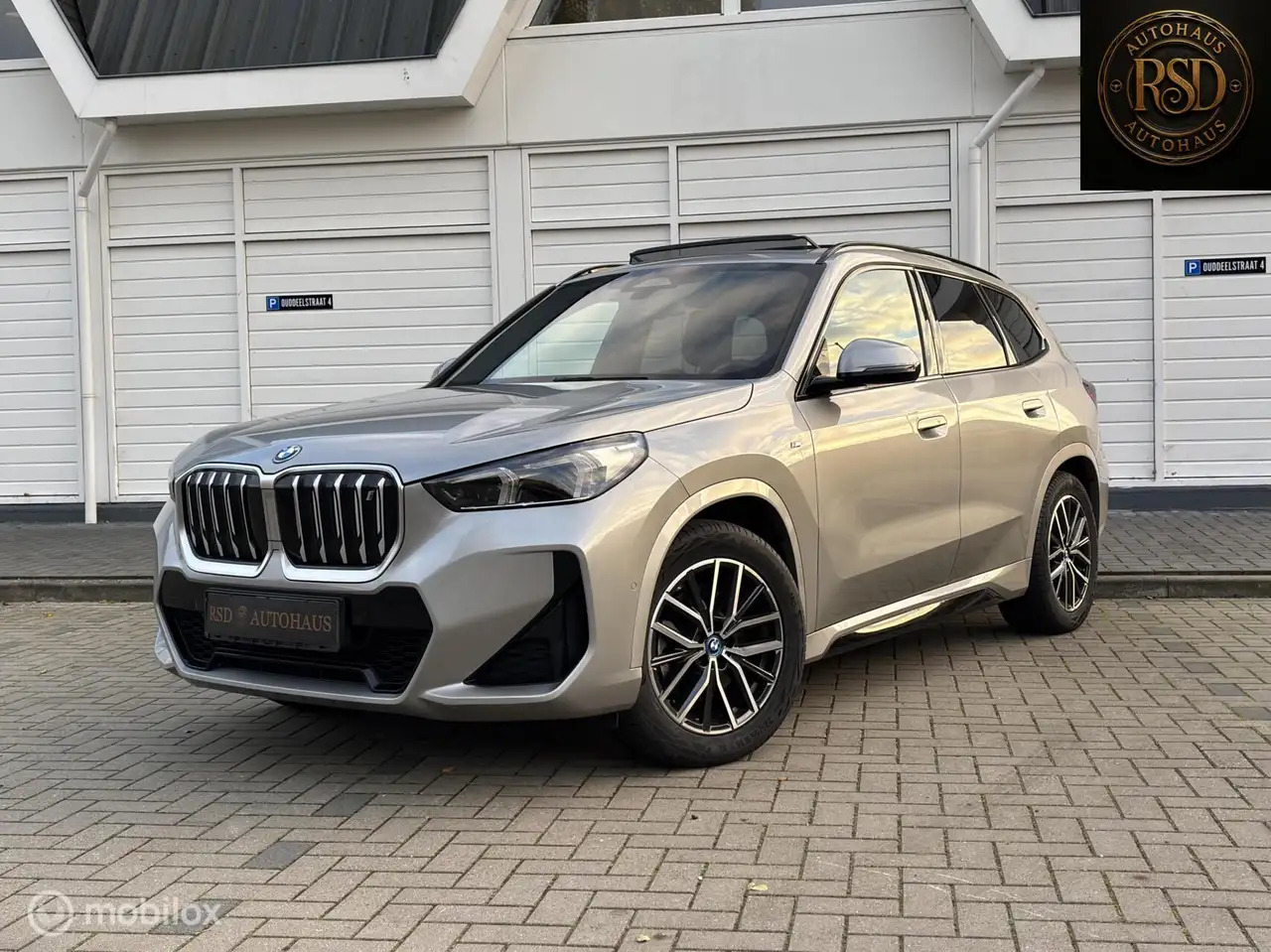 BMW iX1