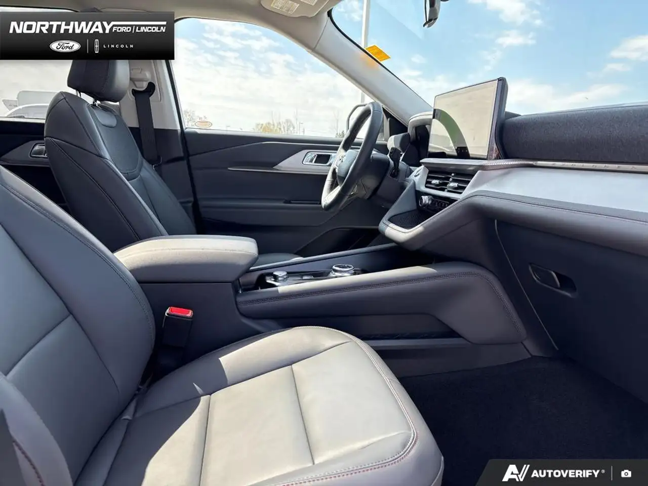 Ford Explorer photo Ford Explorer