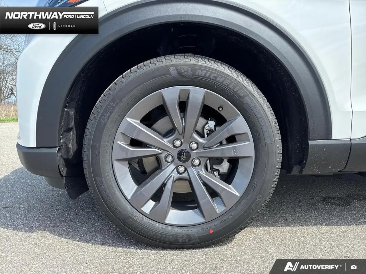 Ford Explorer photo Ford Explorer