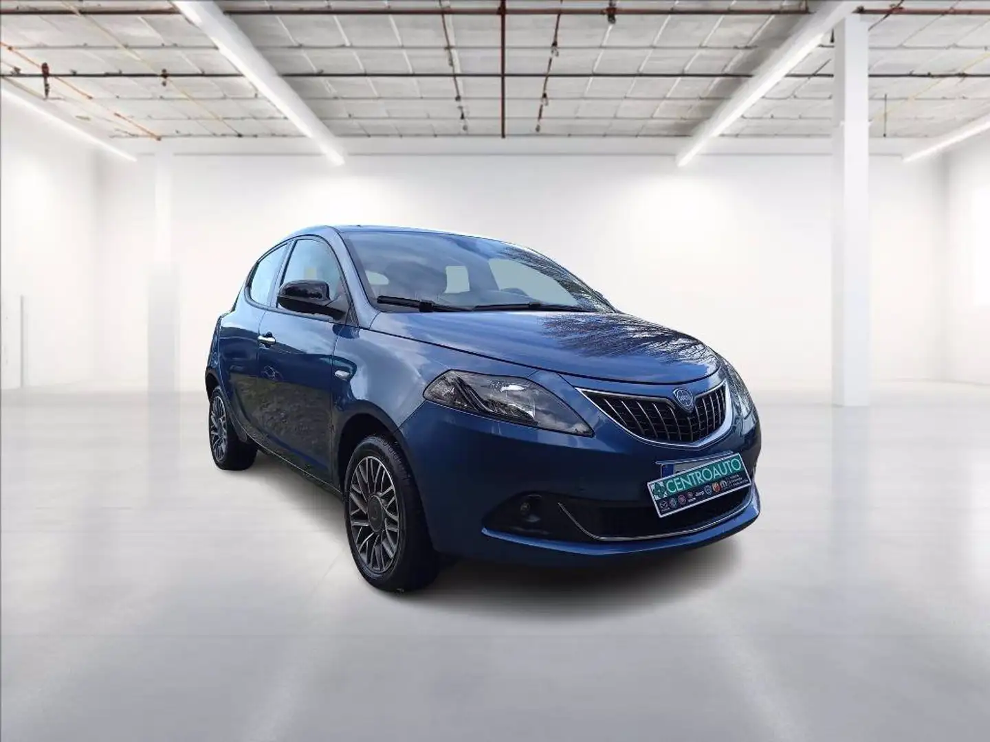 Lancia Ypsilon 1.0 firefly hybrid Gold Plus s&s 70cv 5p.ti Nero - 1
