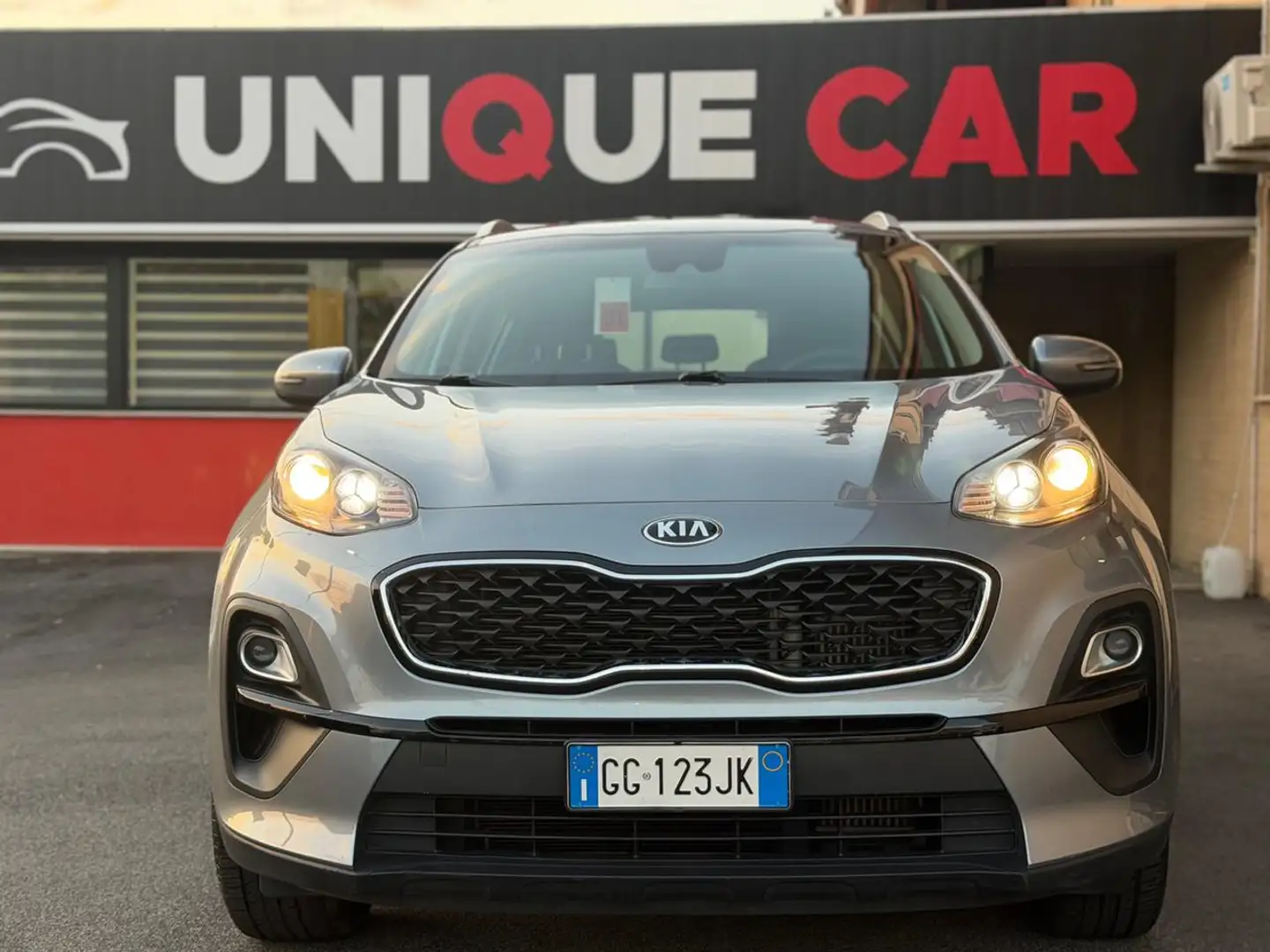 Kia Sportage 1.6 CRDI 136 CV 2WD Mild Hybrid Business Class Gris - 2