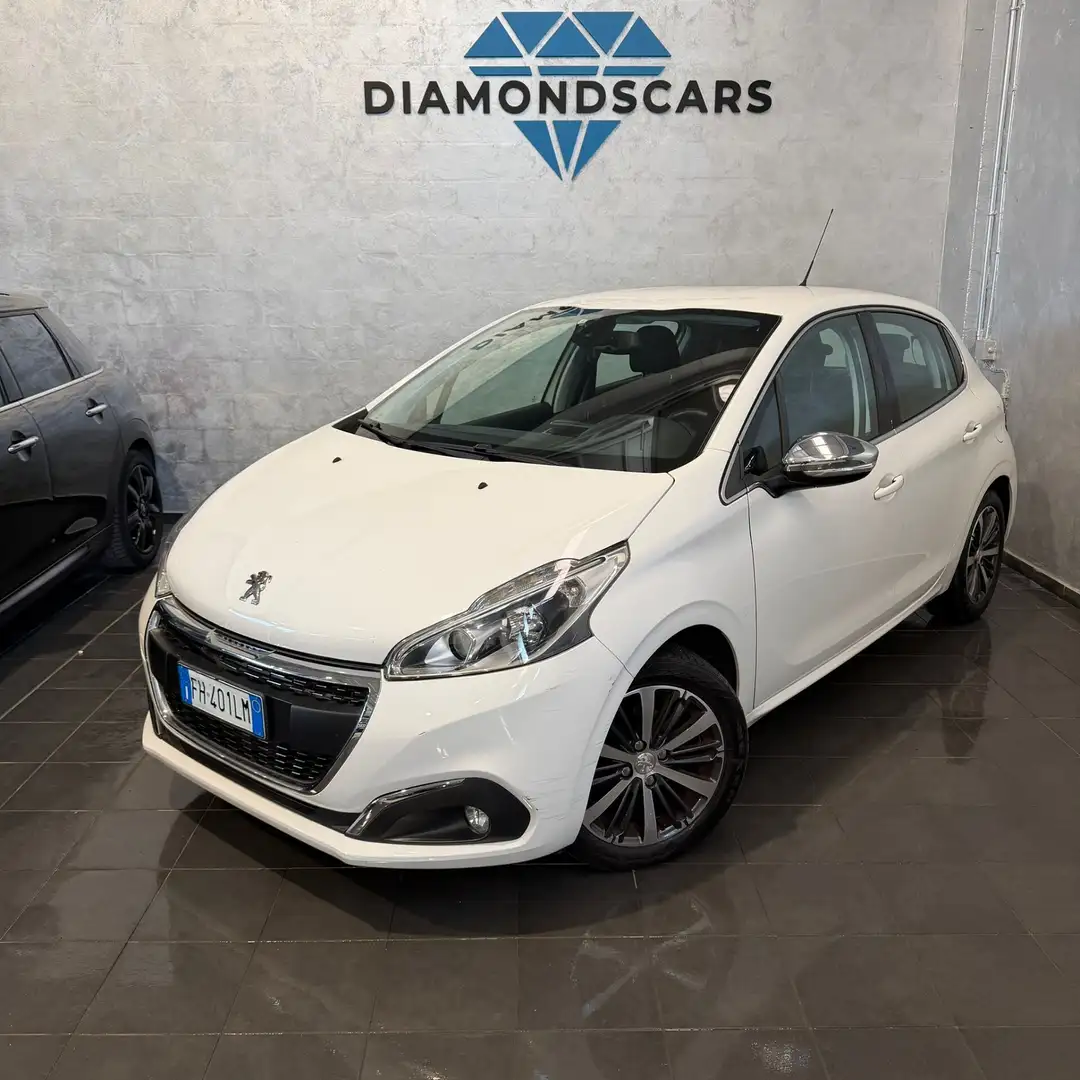 Peugeot 208 PureTech 82 5 porte Allure Weiß - 1