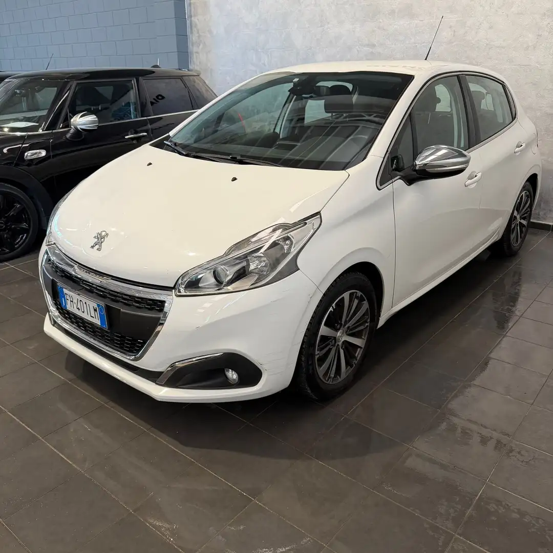 Peugeot 208 PureTech 82 5 porte Allure Weiß - 2