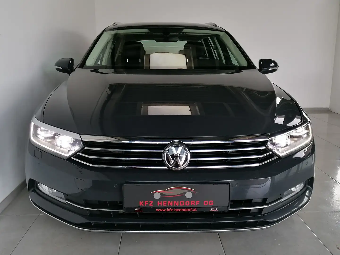 Volkswagen Passat Variant Highline 2,0 TDI ab € 230 / Monat Noir - 2