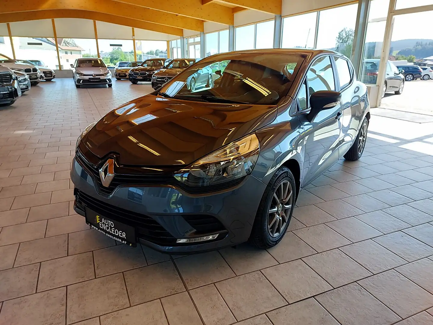 Renault Clio Life 1,2 16V 75 Grau - 1