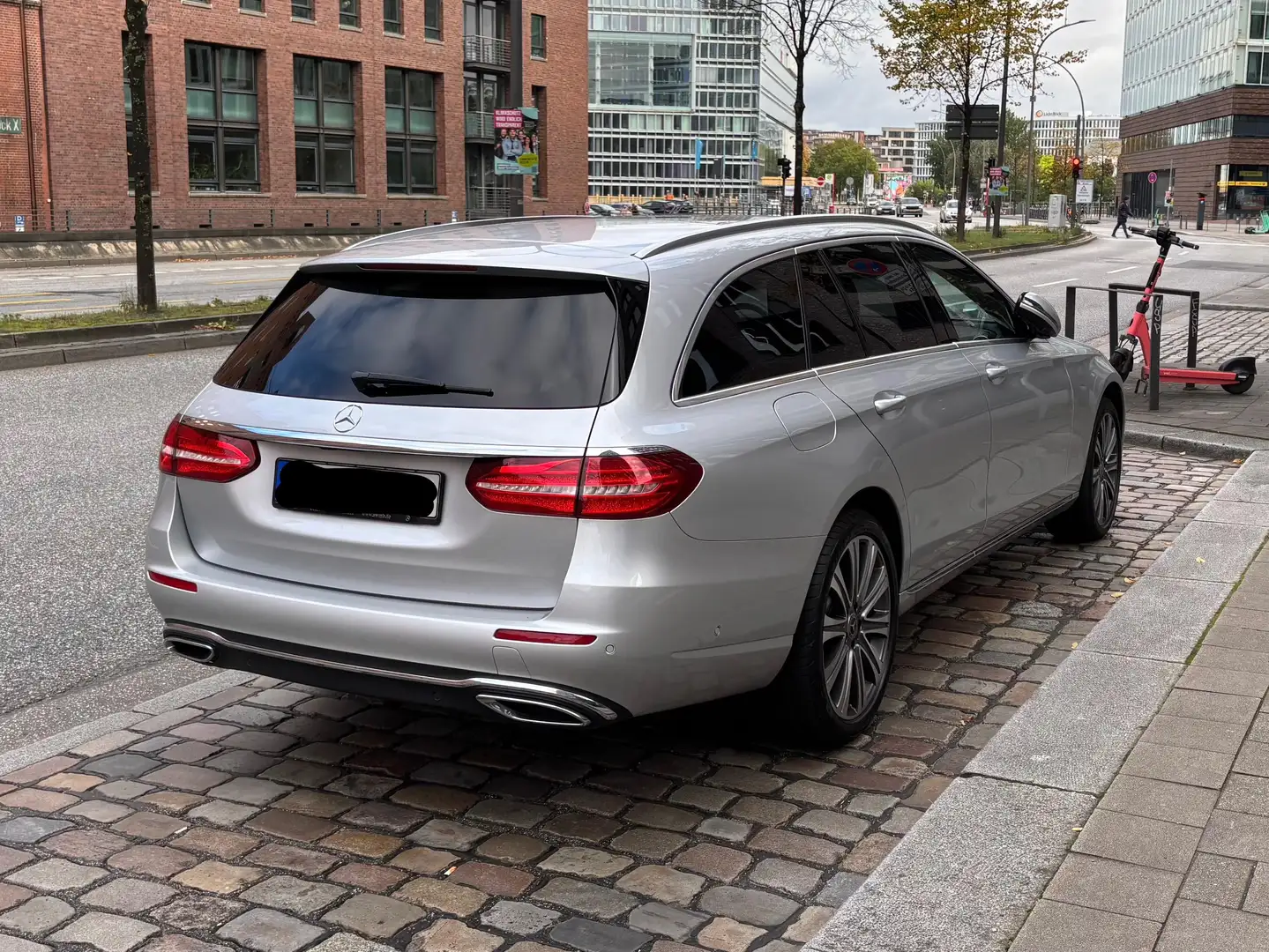 Mercedes-Benz E 400 d 4Matic T Garantie/Leder/360/Multib./Pano./8-fach Silber - 2