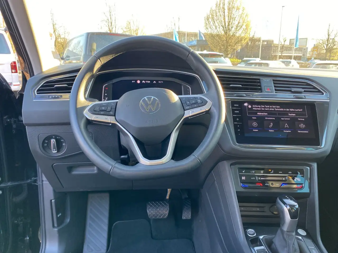 Volkswagen Tiguan 2.0 TDI Elegance 4Motion+AHK+PANO+RFK+LED Klima 10