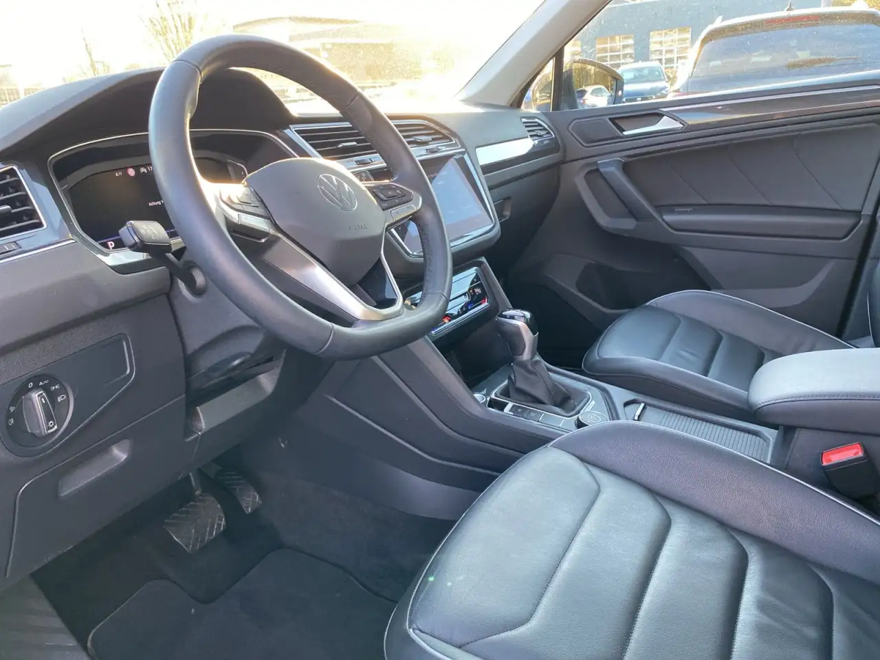 Volkswagen Tiguan 2.0 TDI Elegance 4Motion+AHK+PANO+RFK+LED Klima 7