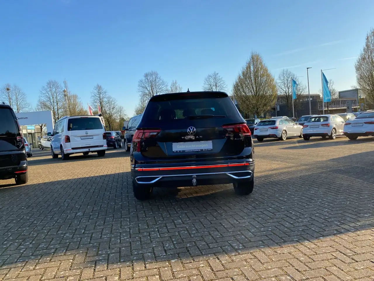 Volkswagen Tiguan 2.0 TDI Elegance 4Motion+AHK+PANO+RFK+LED Klima 4
